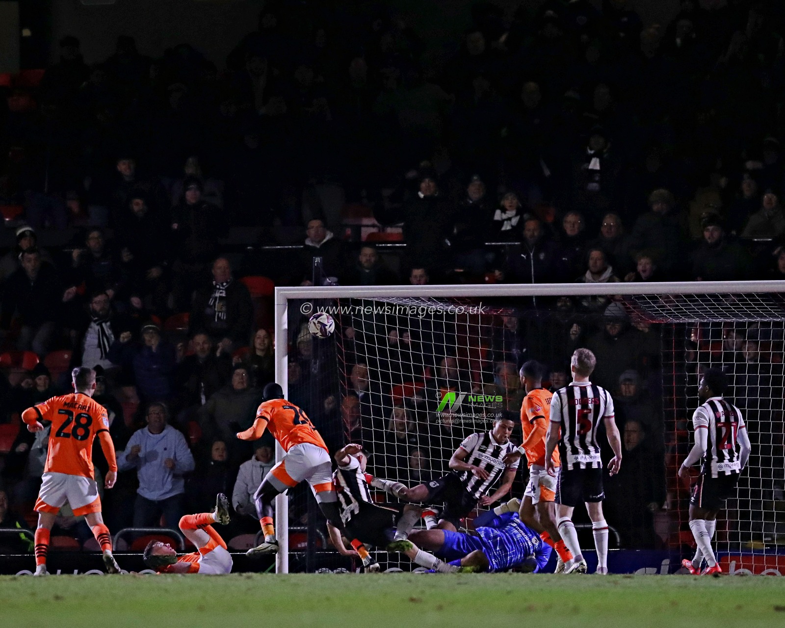 Alassana Jatta of Notts County heads at goal during the Sky Bet League 2 match Grimsby Town vs Notts County at Blundell Park, Cleethorpes, United Kingdom, 11th March 2025

(Photo by Sam Eaden/News Images)