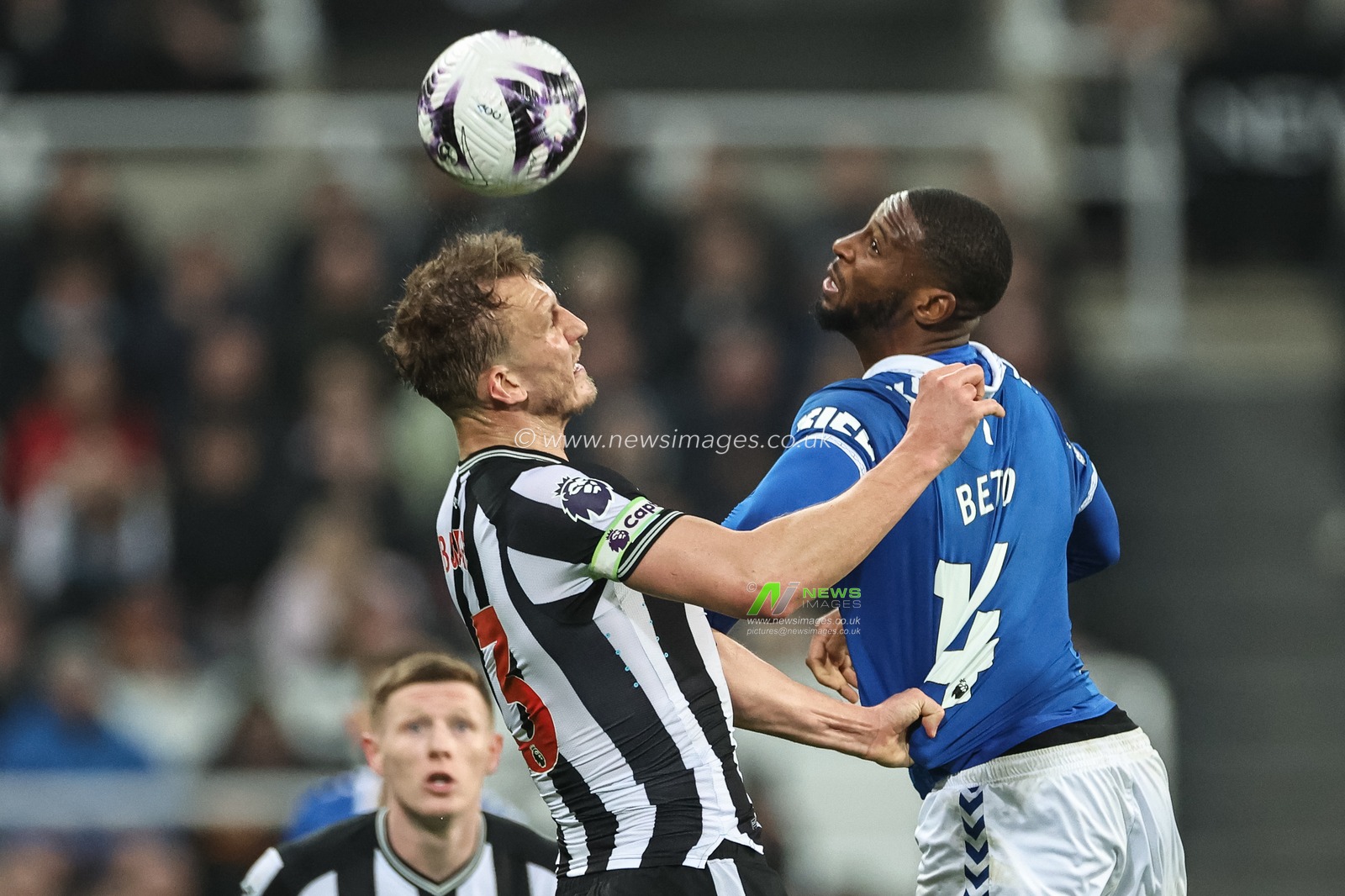 Dan Burn of Newcastle United and Beto of Everton battle for the ball during the Premier League match Newcastle United vs Everton at St. James's Park, Newcastle, United Kingdom, 2nd April 2024

(Photo by Mark Cosgrove/News Images)