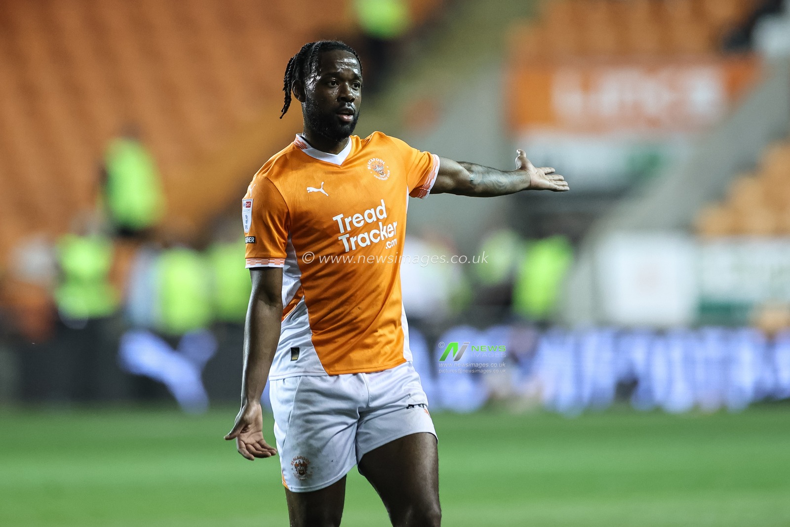 Joshua Onomah of Blackpool gives his team instructions during the Sky Bet League 1 match Blackpool vs Birmingham City at Bloomfield Road, Blackpool, United Kingdom, 30th April 2025

(Photo by Mark Cosgrove/News Images)