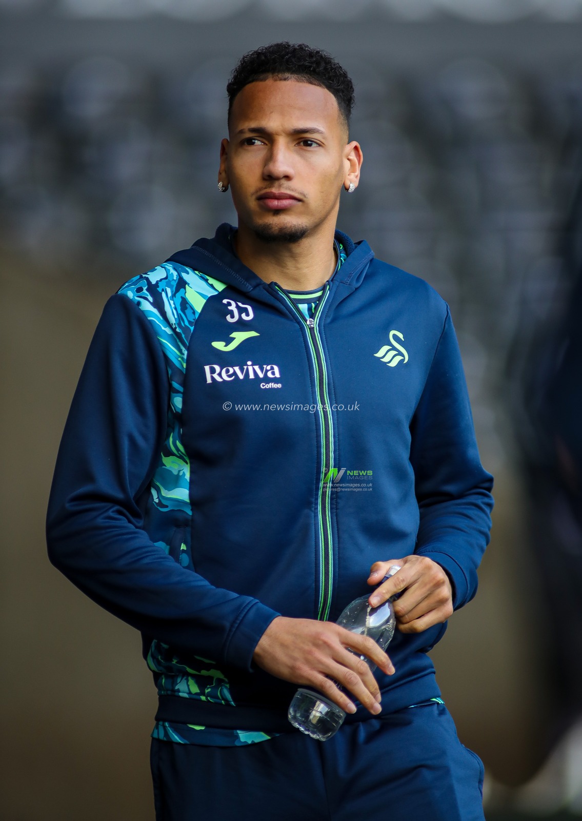 Ronald of Swansea City arrives at the Swansea.com stadium, ahead of the Sky Bet Championship match Swansea City vs Coventry City at Swansea.com Stadium, Swansea, United Kingdom, 1st February 2025

(Photo by Andrew Lewis/News Images)