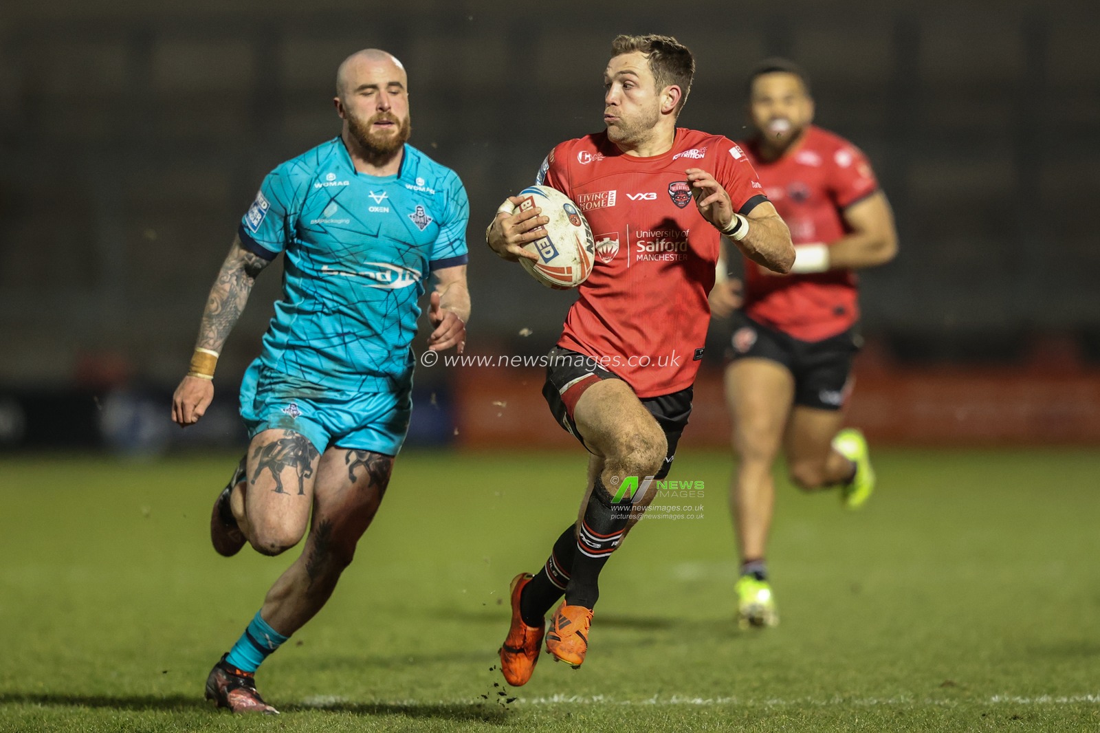 Chris Atkin of Salford Red Devils breaks with the ball during the Betfred Super League Round 5 match Salford Red Devils vs Huddersfield Giants at Salford Community Stadium, Eccles, United Kingdom, 20th March 2025

(Photo by Alfie Cosgrove/News Images)