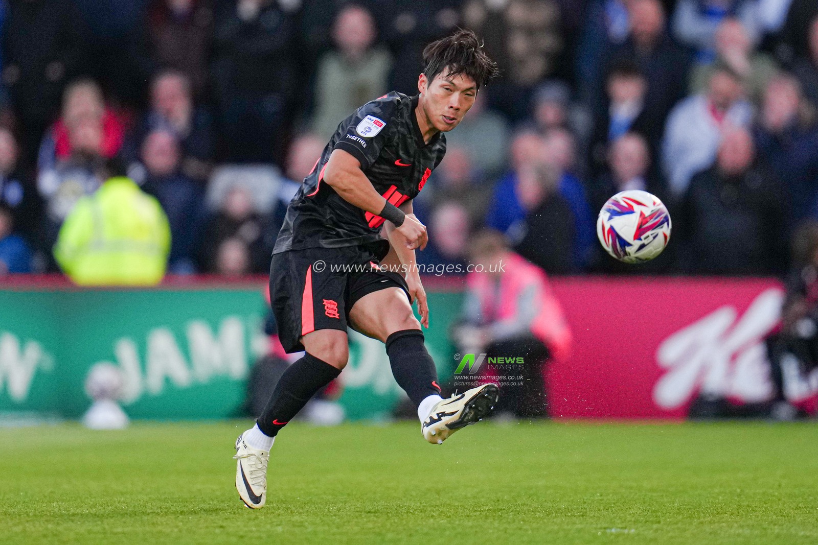 Lee Myung-Jae of Birmingham City plays a forward pass during the Sky Bet League 1 match Stevenage vs Birmingham City at Lamex Stadium, Stevenage, United Kingdom, 24th April 2025

(Photo by Harvey Murphy/News Images)