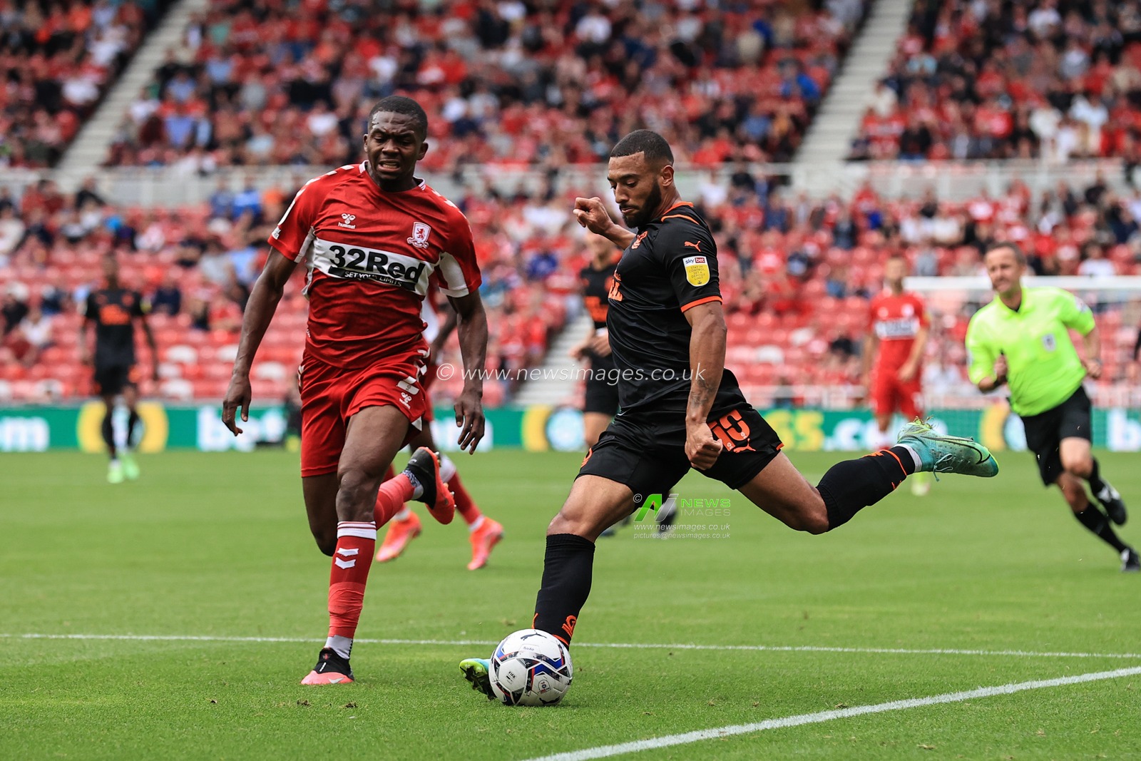 Keshi Anderson #10 of Blackpool crosses the ball