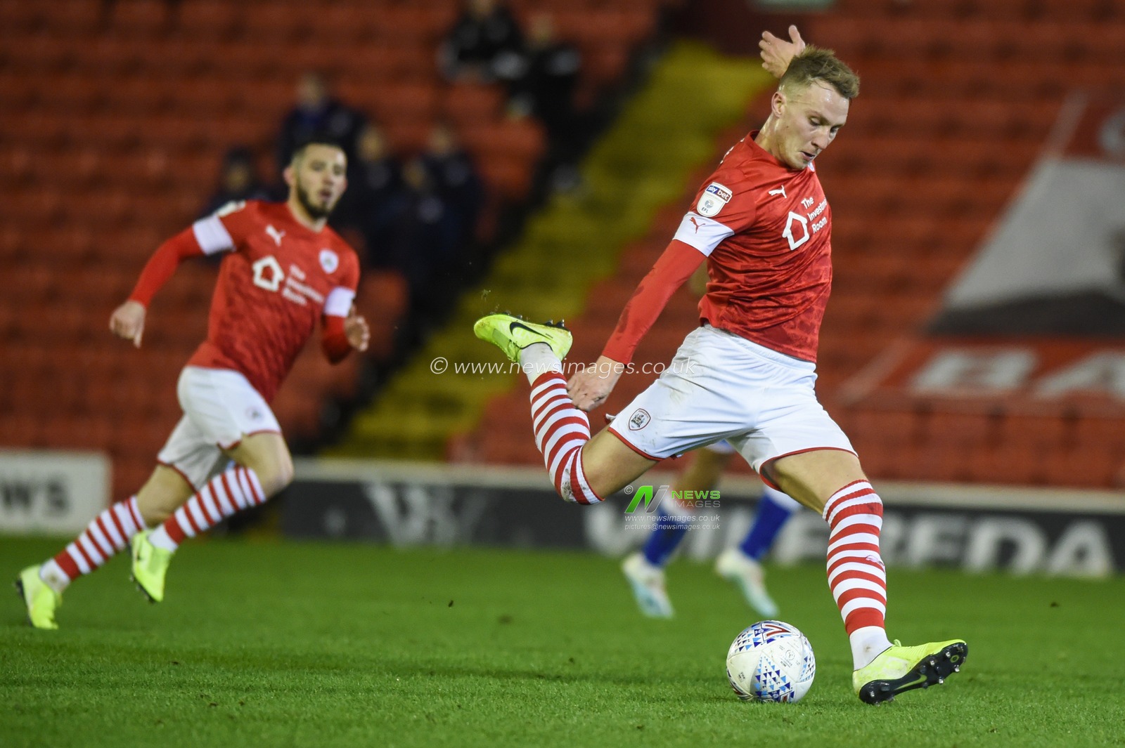 11th December 2019, Oakwell, Barnsley, England; Sky Bet Championship, Barnsley v Reading : Mike Bahre (10) of Barnsley FC takes a shot.

Credit: Dean Williams/News Images