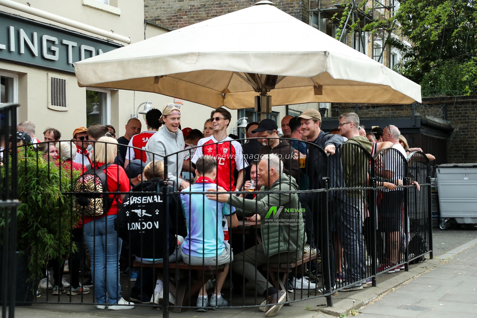 Fans enjoy a pre-match pint at the Tollington prior to the Premier League match Arsenal vs Bournemouth at Emirates Stadium, London, United Kingdom, 3rd May 2025

(Photo by Izzy Poles/News Images)