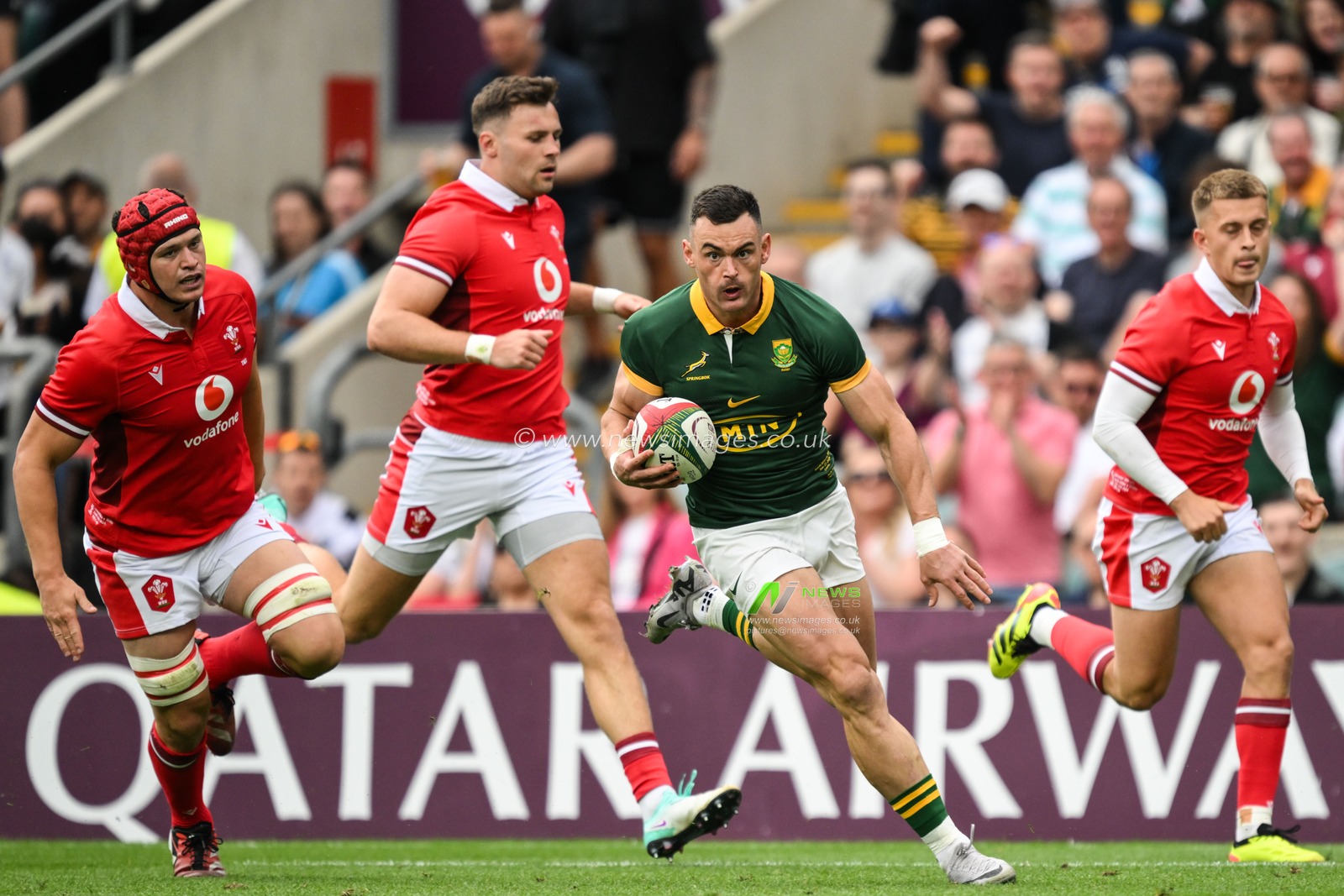 Jesse Kriel South Africa breaks with the ball during the Qatar Airways Cup match South Africa vs Wales at Twickenham Stadium, Twickenham, United Kingdom, 22nd June 2024

(Photo by Craig Thomas/News Images)