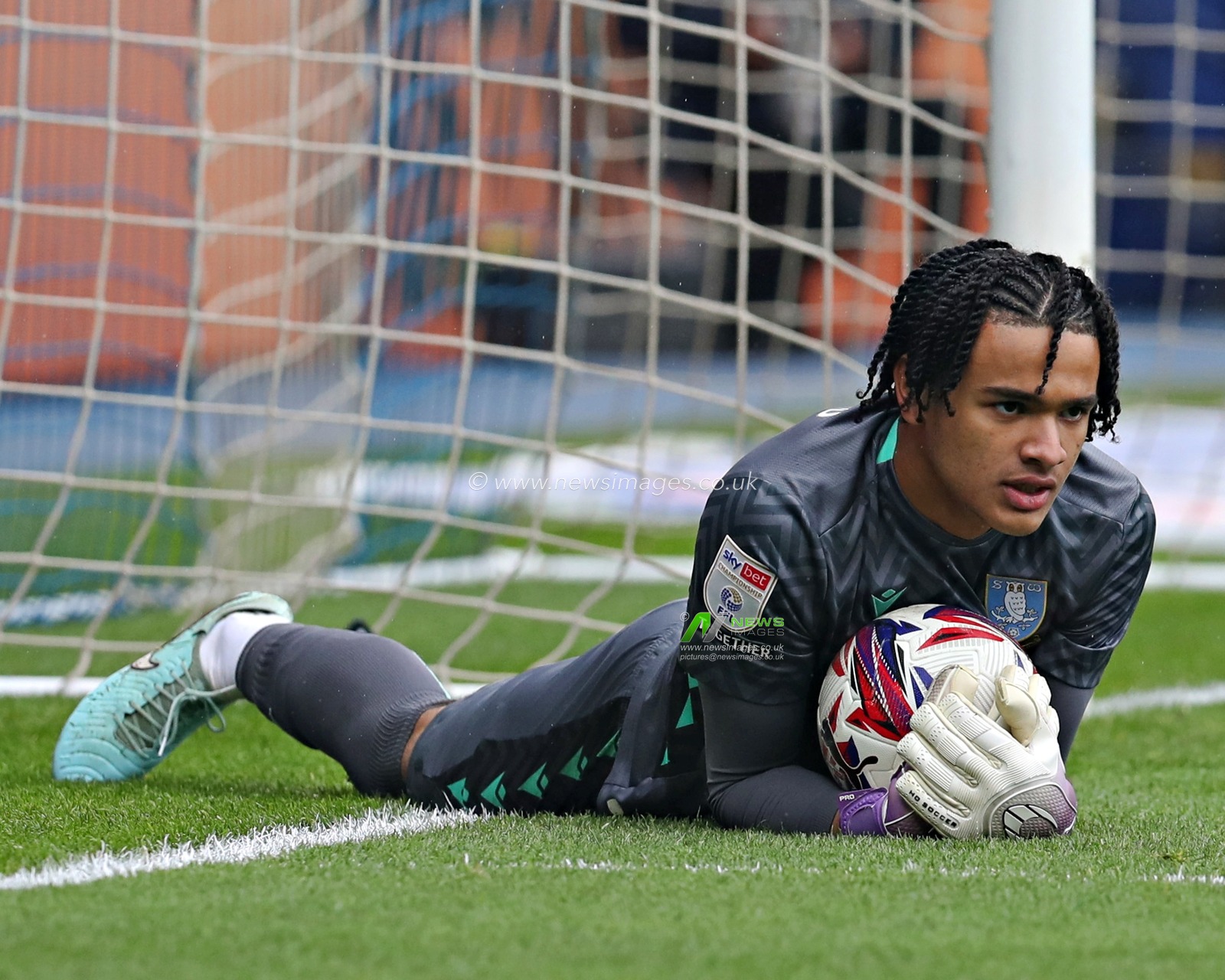 Pierce Charles of Sheffield Wednesday during the Sky Bet Championship match Sheffield Wednesday vs Middlesbrough at Hillsborough, Sheffield, United Kingdom, 21st April 2025

(Photo by Sam Eaden/News Images)