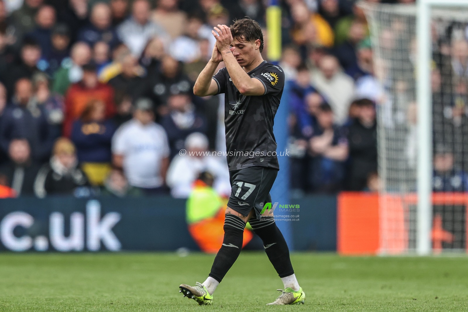 GonÃ§alo Franco of Swansea City applauds the travelling fans as he is substituted off during the Sky Bet Championship match Leeds United vs Swansea City at Elland Road, Leeds, United Kingdom, 29th March 2025

(Photo by Alfie Cosgrove/News Images)