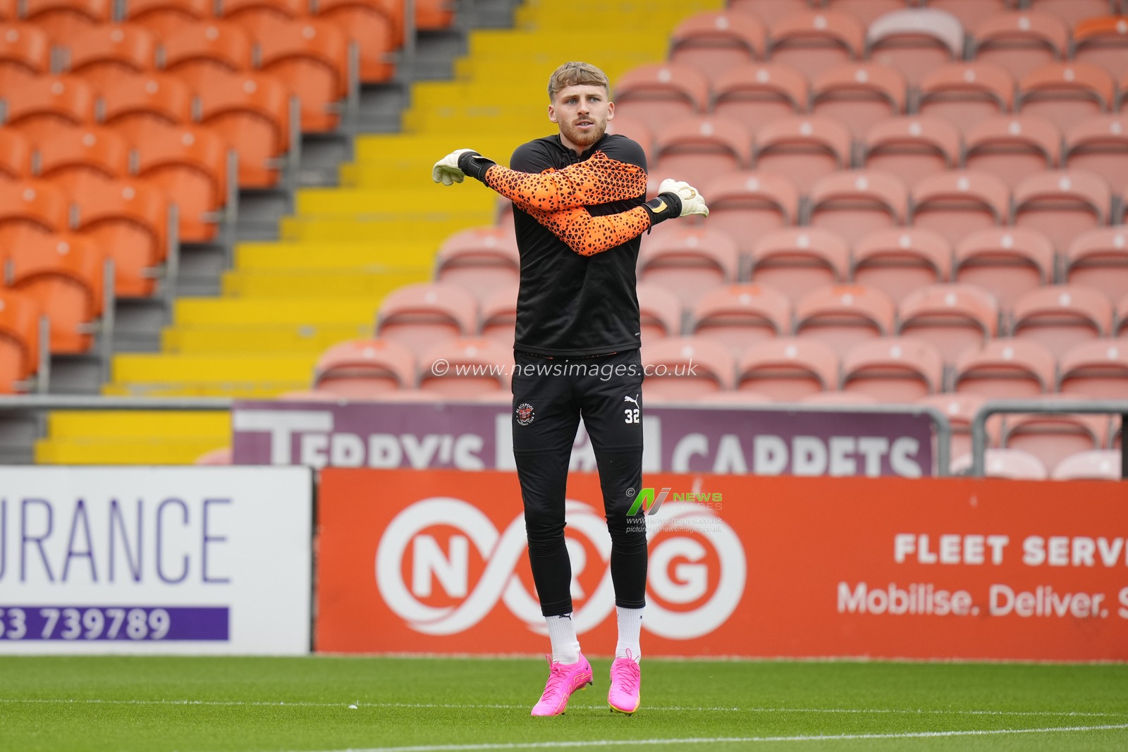 Daniel Grimshaw #32 of Blackpool warms up before the Sky Bet League 1 match Blackpool vs Burton Albion at Bloomfield Road, Blackpool, United Kingdom, 5th August 2023

(Photo by Steve Flynn/News Images)