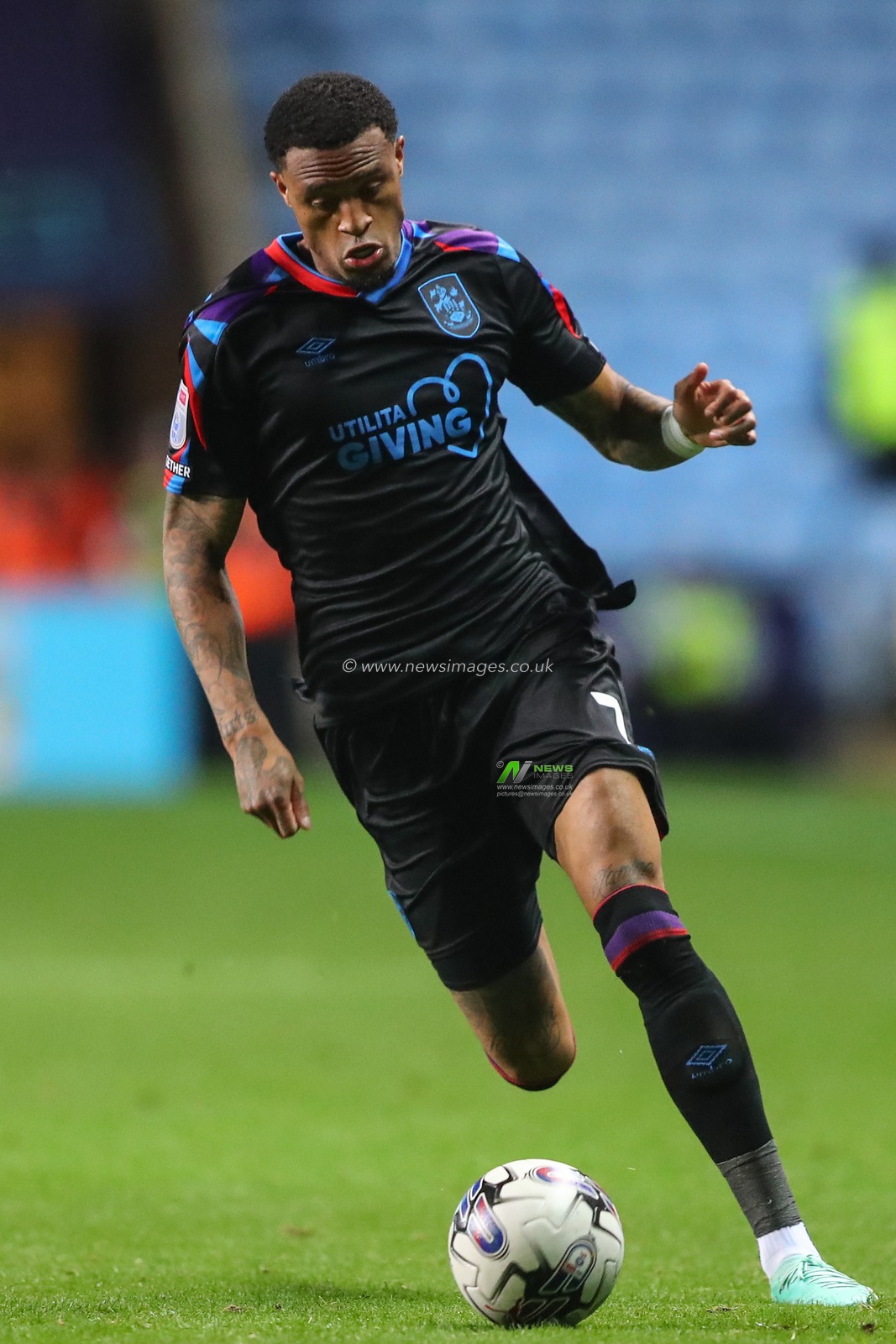 Delano Burgzorg #7 of Huddersfield Town runs with the ball during the Sky Bet Championship match Coventry City vs Huddersfield Town at Coventry Building Society Arena, Coventry, United Kingdom, 25th September 2023

(Photo by Gareth Evans/News Images)