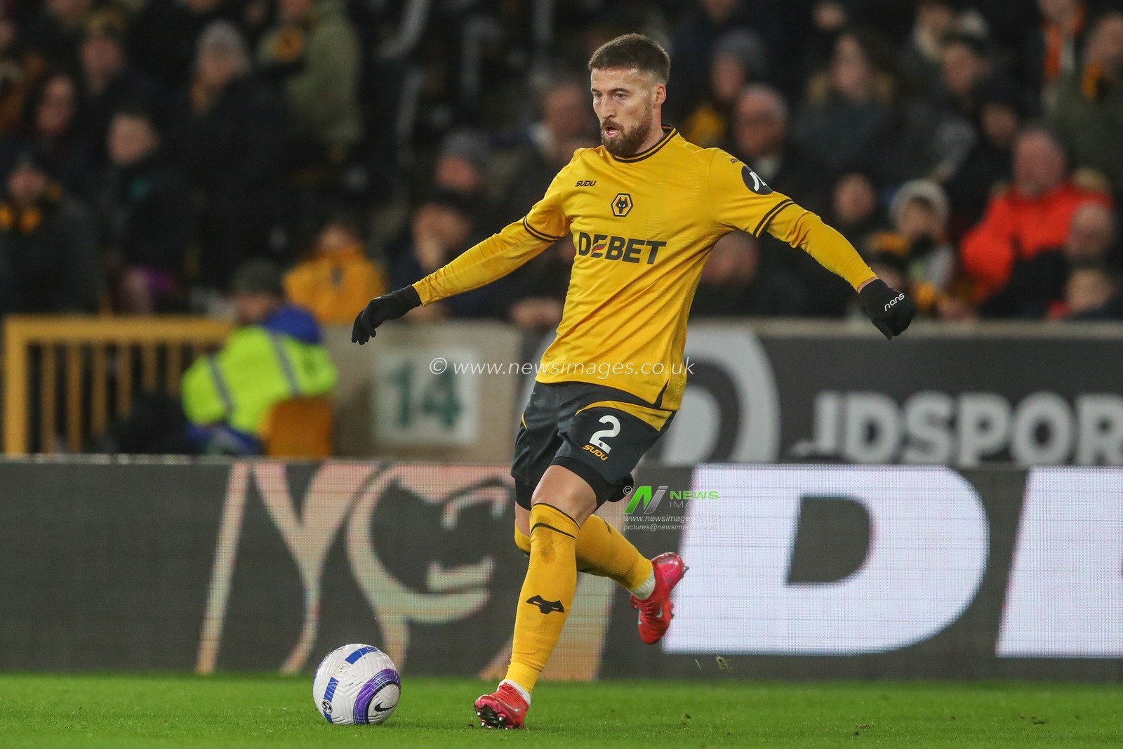 Matt Doherty of Wolverhampton Wanderers in action during the Premier League match Wolverhampton Wanderers vs Fulham at Molineux, Wolverhampton, United Kingdom, 25th February 2025

(Photo by Gareth Evans/News Images)