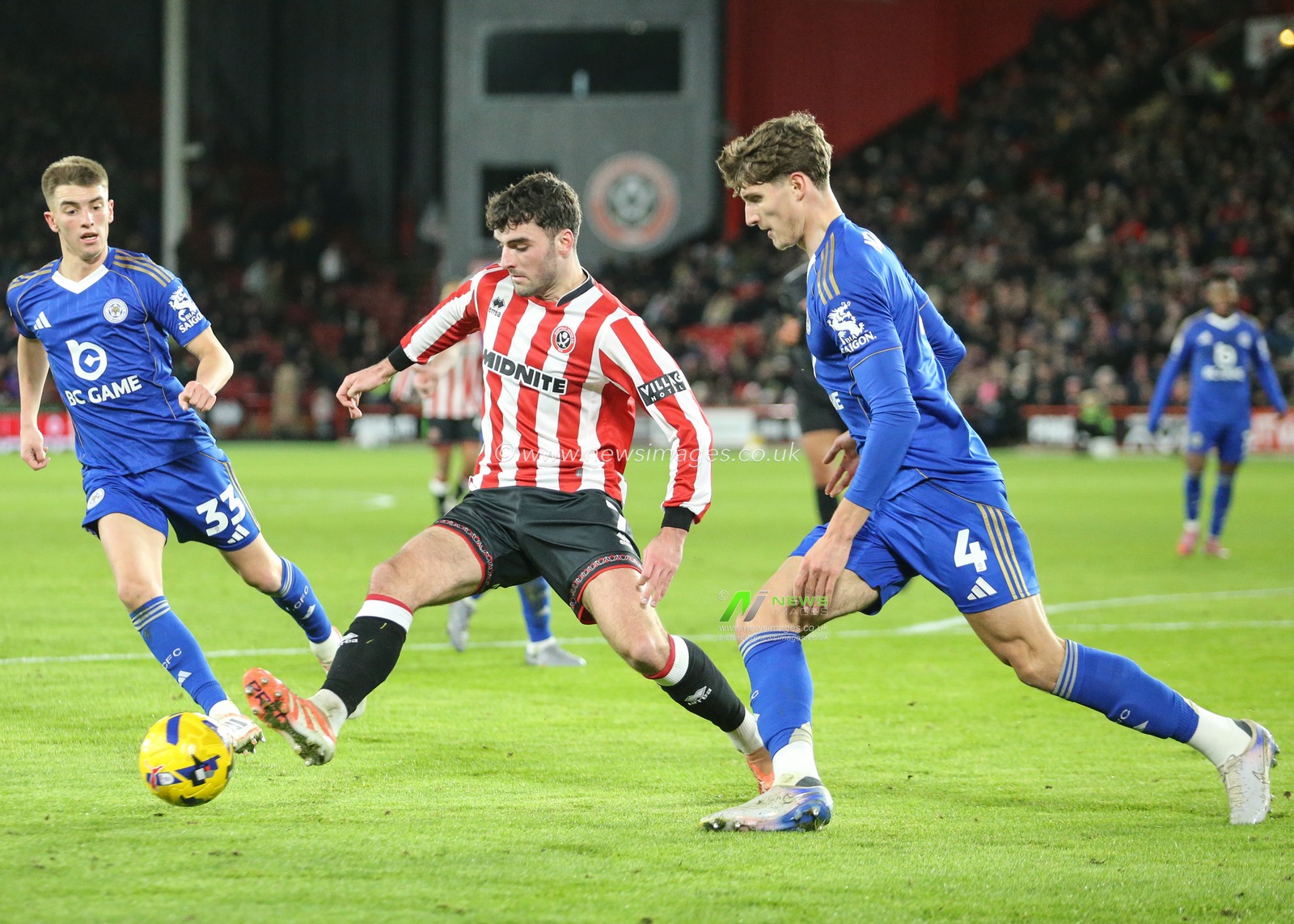 Thomas Cannon of Sheffield United in action during the Sky Bet Championship match Sheffield United vs Leicester City at Bramall Lane, Sheffield, United Kingdom, 1st January 2026

(Photo by Richard Bierton/News Images)

*** GER AUT SUI OUT ***