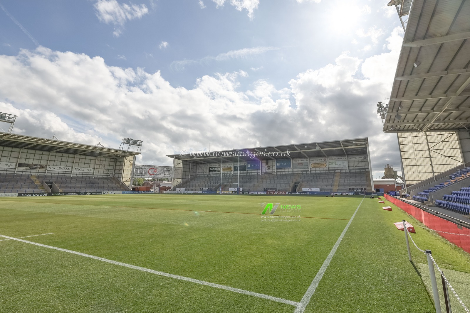 A general view of the Halliwell Jones Stadium during the Betfred Super League Round 13 match Warrington Wolves vs Castleford Tigers at Halliwell Jones Stadium, Warrington, United Kingdom, 30th May 2025

(Photo by Mark Cosgrove/News Images)