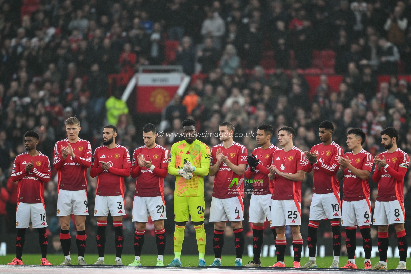 Manchester United players applaud as army personal lay reefs ahead of the Premier League match Manchester United vs Leicester City at Old Trafford, Manchester, United Kingdom, 10th November 2024

(Photo by Craig Thomas/News Images)