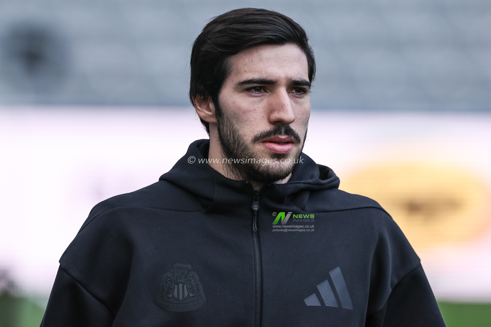 Sandro Tonali of Newcastle United arrives during the Premier League match Newcastle United vs Leicester City at St. James's Park, Newcastle, United Kingdom, 14th December 2024

(Photo by Mark Cosgrove/News Images)