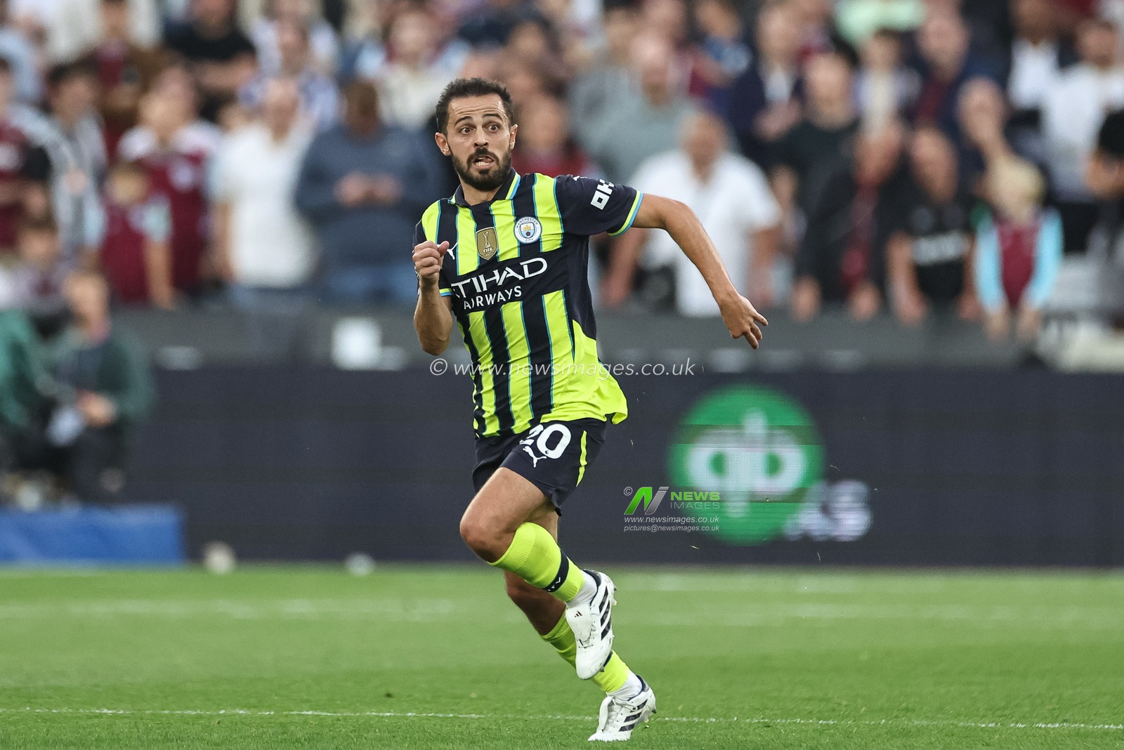 Bernardo Silva of Manchester City in action during the Premier League match West Ham United vs Manchester City at London Stadium, London, United Kingdom, 31st August 2024

(Photo by Mark Cosgrove/News Images)