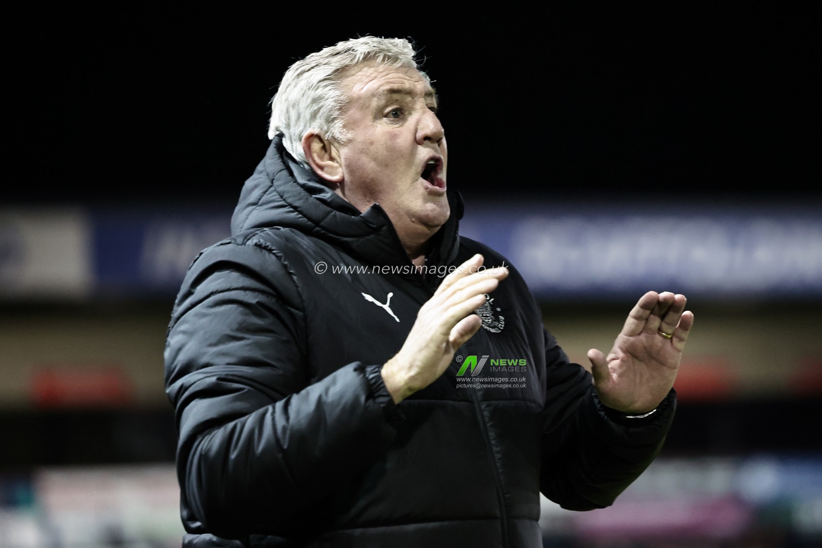 Steve Bruce manager of Blackpool reacts in the technical area during the Sky Bet League 1 match Lincoln City vs Blackpool at Gelder Group Sincil Bank Stadium, Lincoln, United Kingdom, 28th January 2025

(Photo by Mark Cosgrove/News Images)