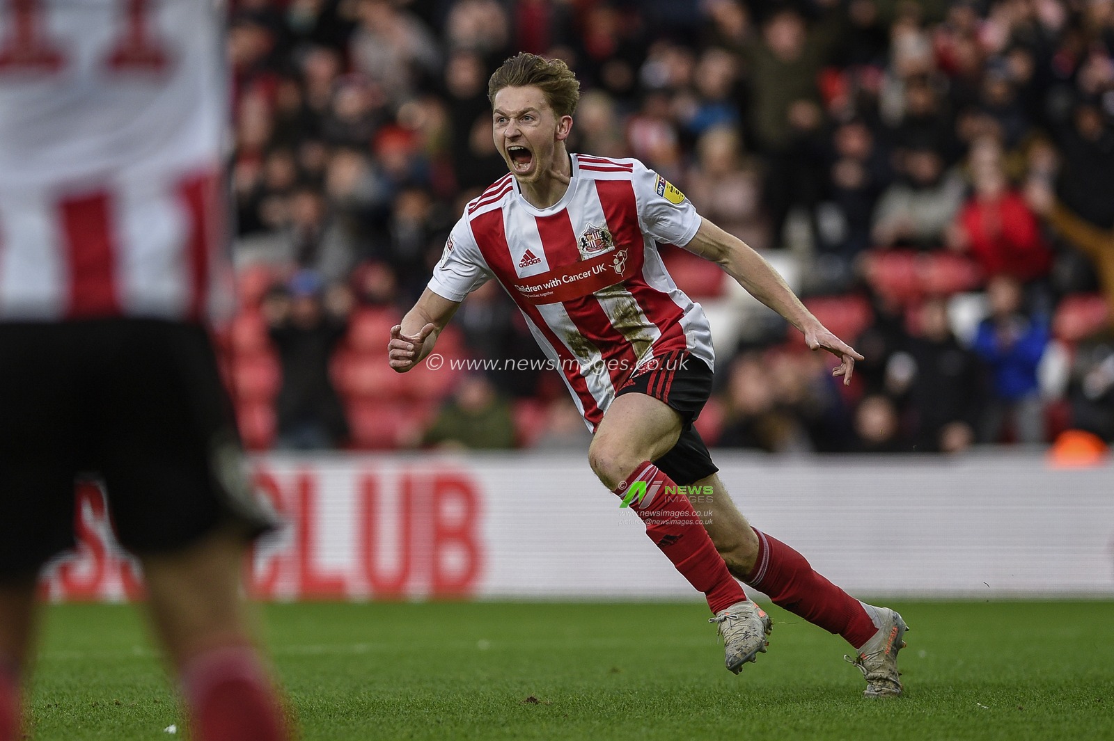 11th January 2020, Stadium Of Light, Sunderland, England; Sky Bet League 1, Sunderland v Wycombe Wanderers : Denver Hume (33) of Sunderland scores a goal to make it 2-0 

Credit: Iam Burn/News Images