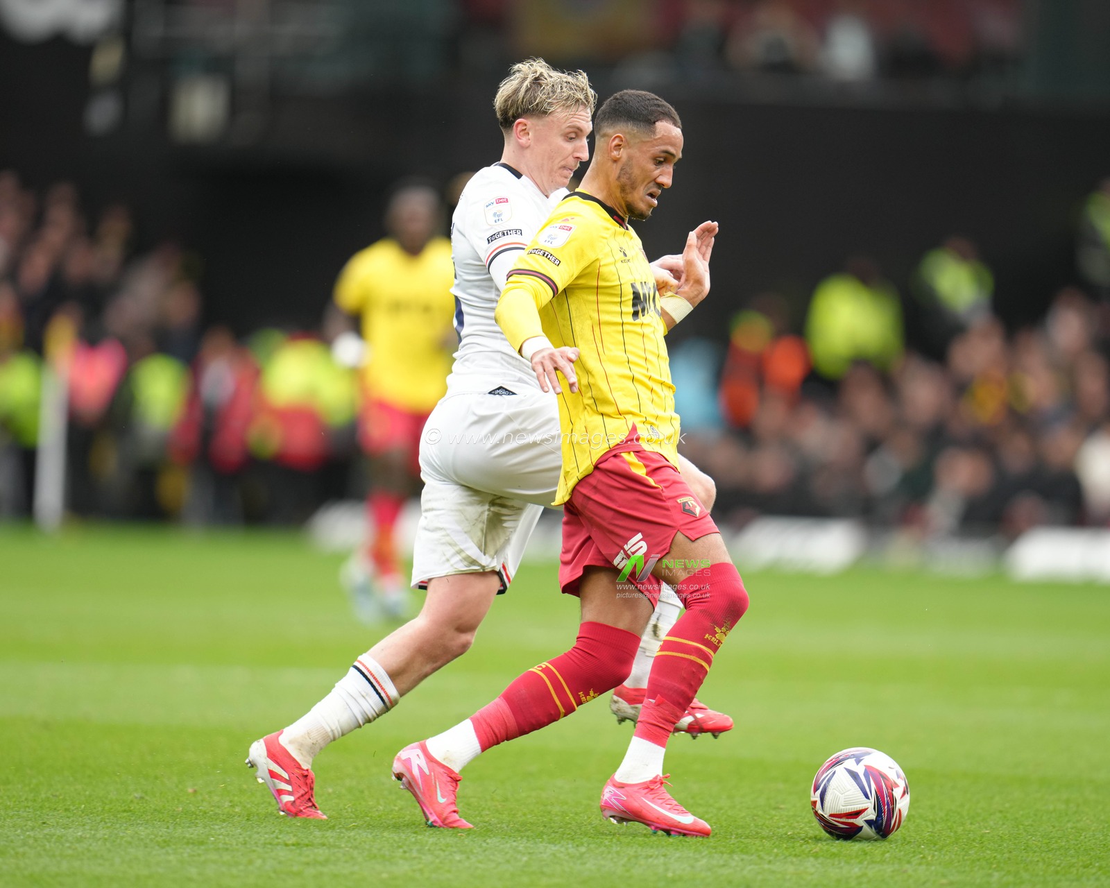 Alfie Doughty of Luton Town tries to win the ball off Thomas Ince of Watford during the Sky Bet Championship match Watford vs Luton Town at Vicarage Road, Watford, United Kingdom, 23rd February 2025

(Photo by Harvey Murphy/News Images)