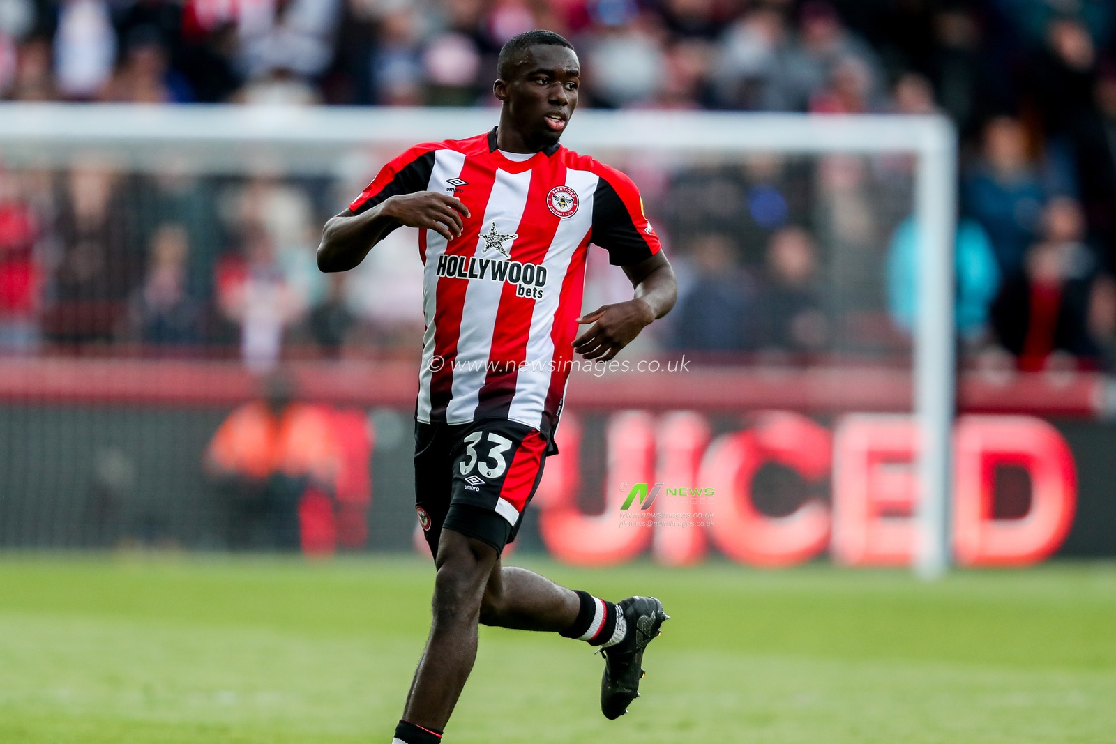 Michael Kayode of Brentford in action during the Premier League match Brentford vs Manchester United at The Gtech Community Stadium, London, United Kingdom, 4th May 2025

(Photo by Izzy Poles/News Images)