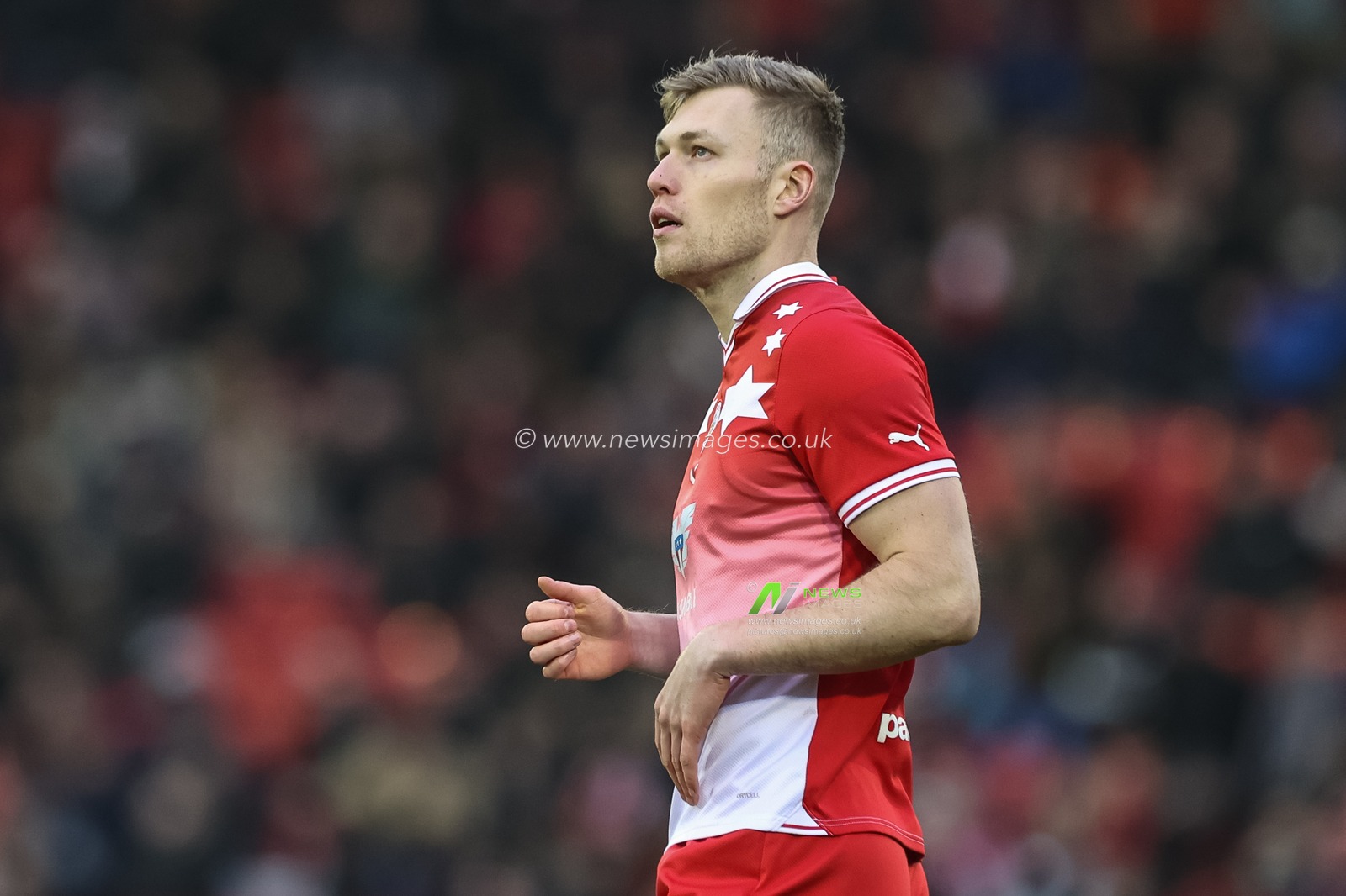 Sam Cosgrove of Barnsley during the Sky Bet League 1 match Barnsley vs Leyton Orient at Oakwell, Barnsley, United Kingdom, 10th February 2024

(Photo by Mark Cosgrove/News Images)