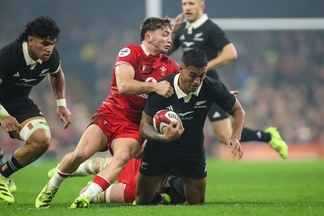 Rieko Ioane of New Zealand is tackled by Dan Edwards of Wales during the Quilter Nations Series 2025 match Wales vs New Zealand at Principality Stadium, Cardiff, United Kingdom, 22nd November 2025

(Photo by Andrew Lewis/News Images)

*** GER AUT SUI OUT ***