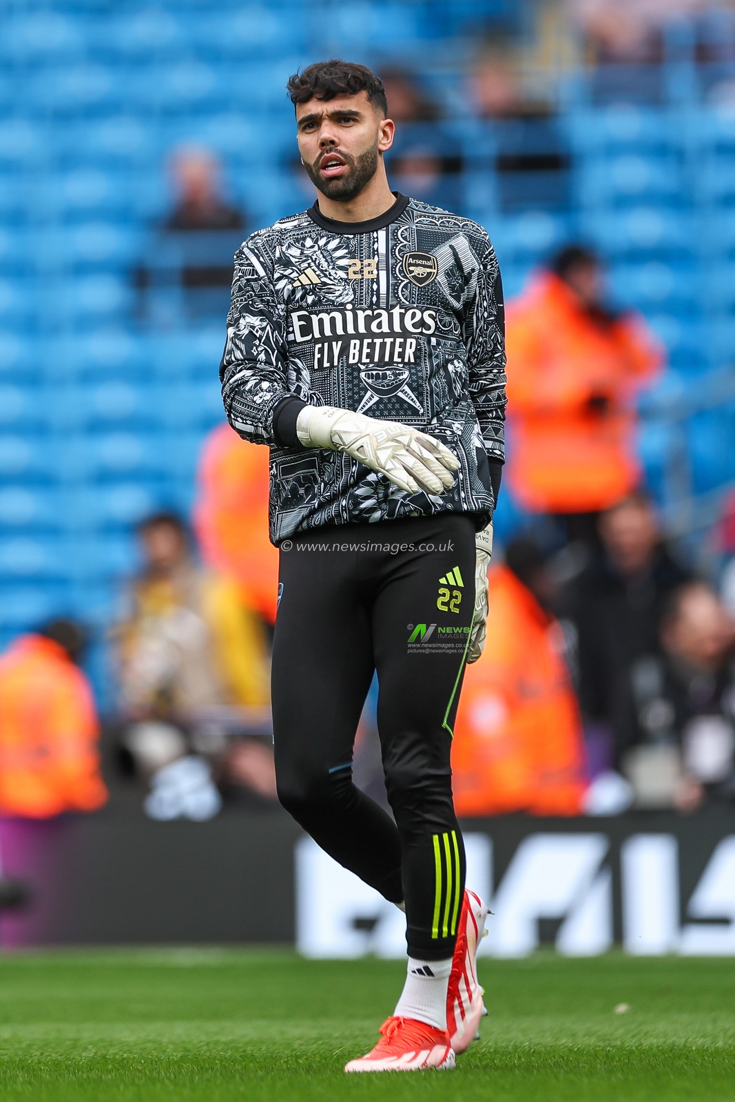 David Raya of Arsenal during the pre-game warmup ahead of the Premier League match Manchester City vs Arsenal at Etihad Stadium, Manchester, United Kingdom, 31st March 2024

(Photo by Mark Cosgrove/News Images)