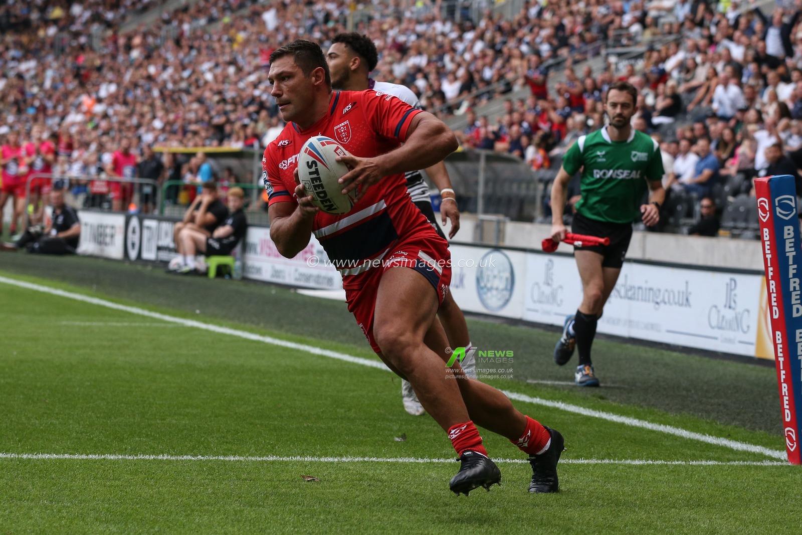Ryan Hall #5 of Hull KR crosses the try line to score his try during the Betfred Super League match Hull FC vs Hull KR at MKM Stadium, Hull, United Kingdom, 3rd September 2022

(Photo by David Greaves Photos/ Via/News Images)