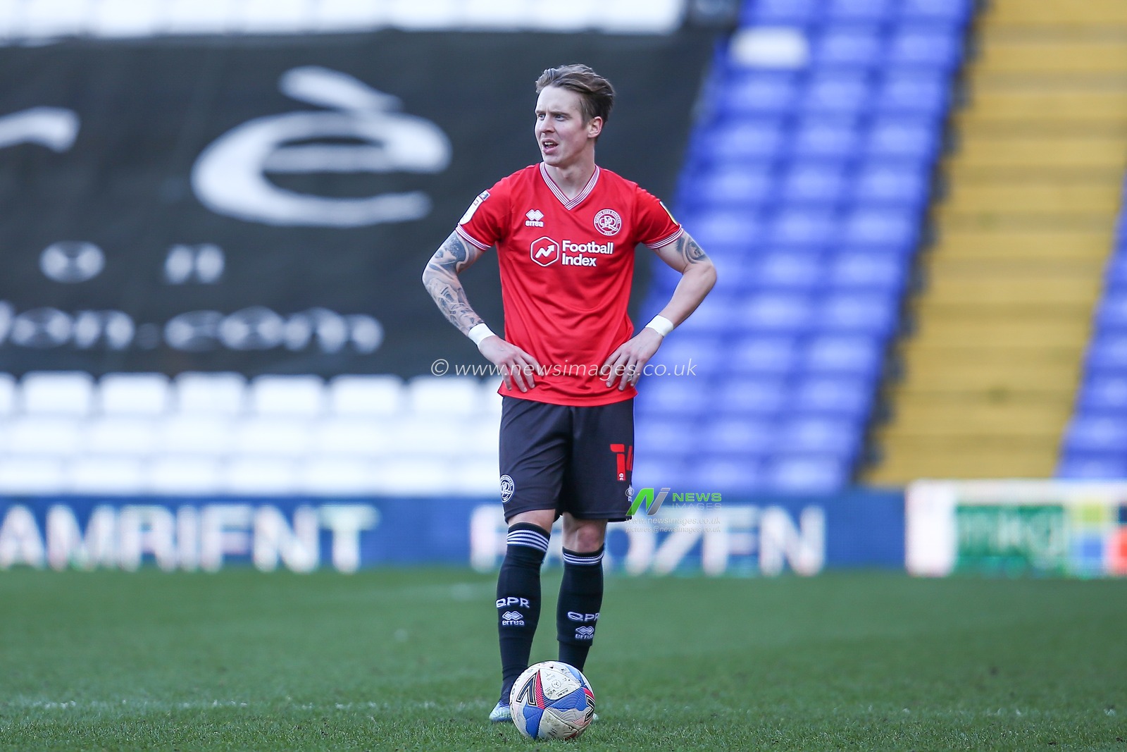 Stefan Johansen #14 of Queens Park Rangers prepares to take a free kick