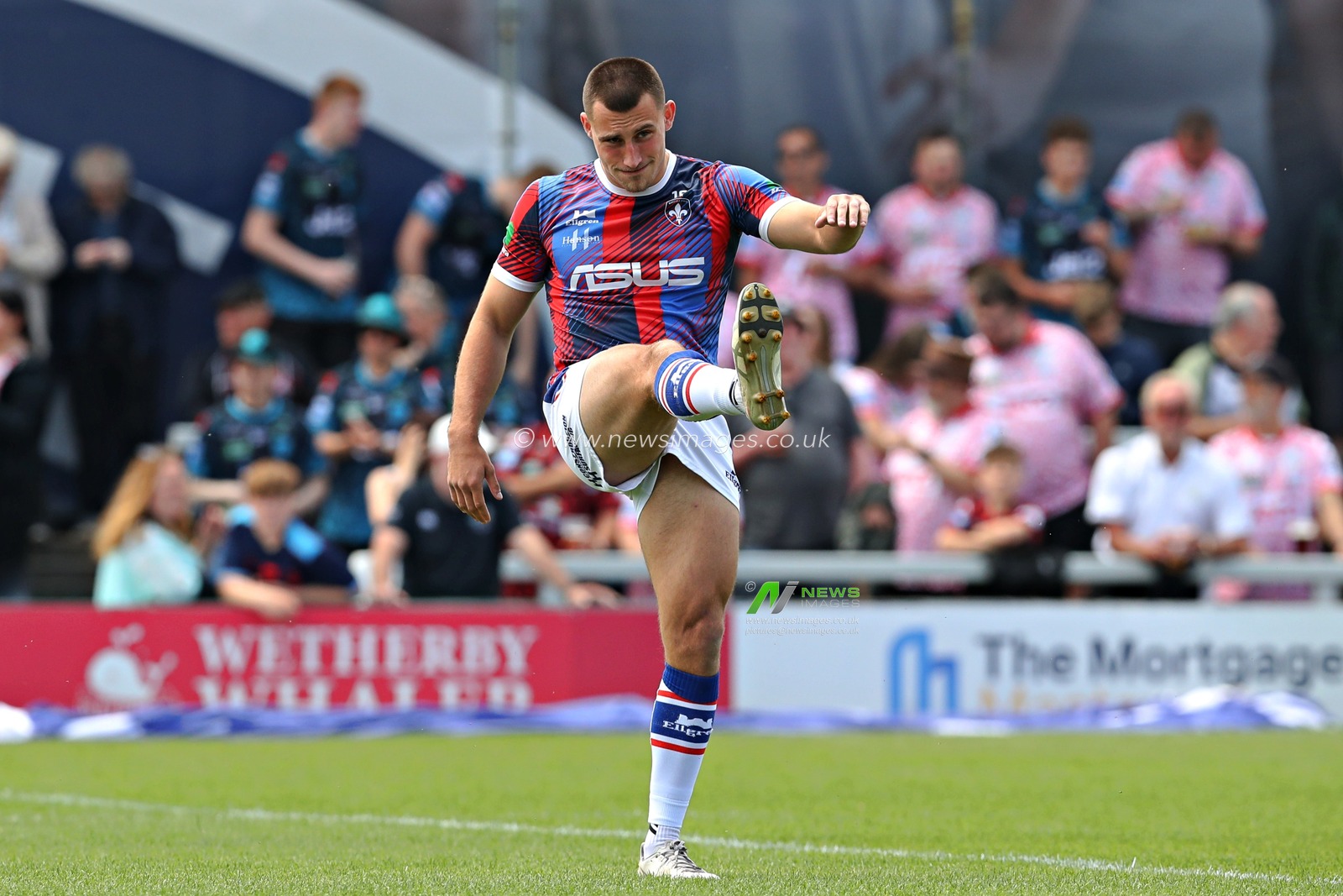 Oliver Pratt of Wakefield Trinity before the Betfred Super League Round 14 match Wakefield Trinity vs Leigh Leopards at DIY Kitchens Stadium, Wakefield, United Kingdom, 15th June 2025(Photo by Sam Eaden/News Images)