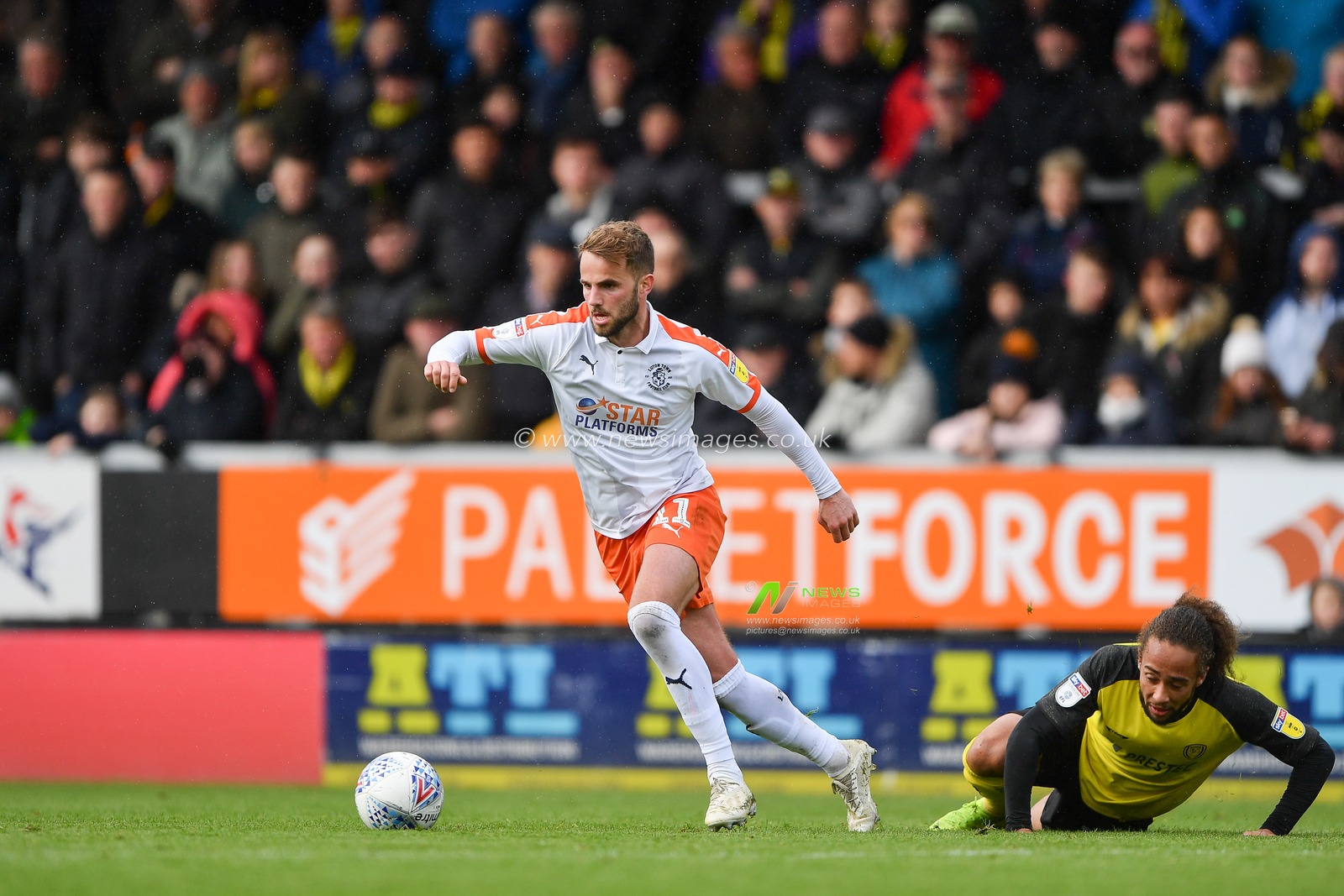 27th April 2019, Pirelli Stadium, Burton upon Trent, England; Sky Bet League One, Burton Albion vs Luton Town ; Andrew Shinnie (11) of Luton Town 


Credit: Jon Hobley/News Images

English Football League images are subject to DataCo Licence
