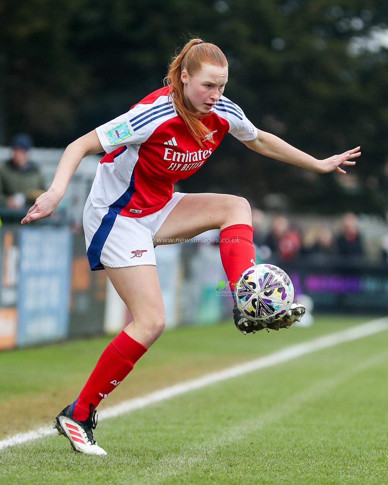 Katie Reid of Arsenal controls the ball in during the Adobe Women's FA Cup 5th Round match Arsenal Women vs London City Lionesses at Managata Pay UK Stadium, Borehamwood, United Kingdom, 9th February 2025

(Photo by Izzy Poles/News Images)