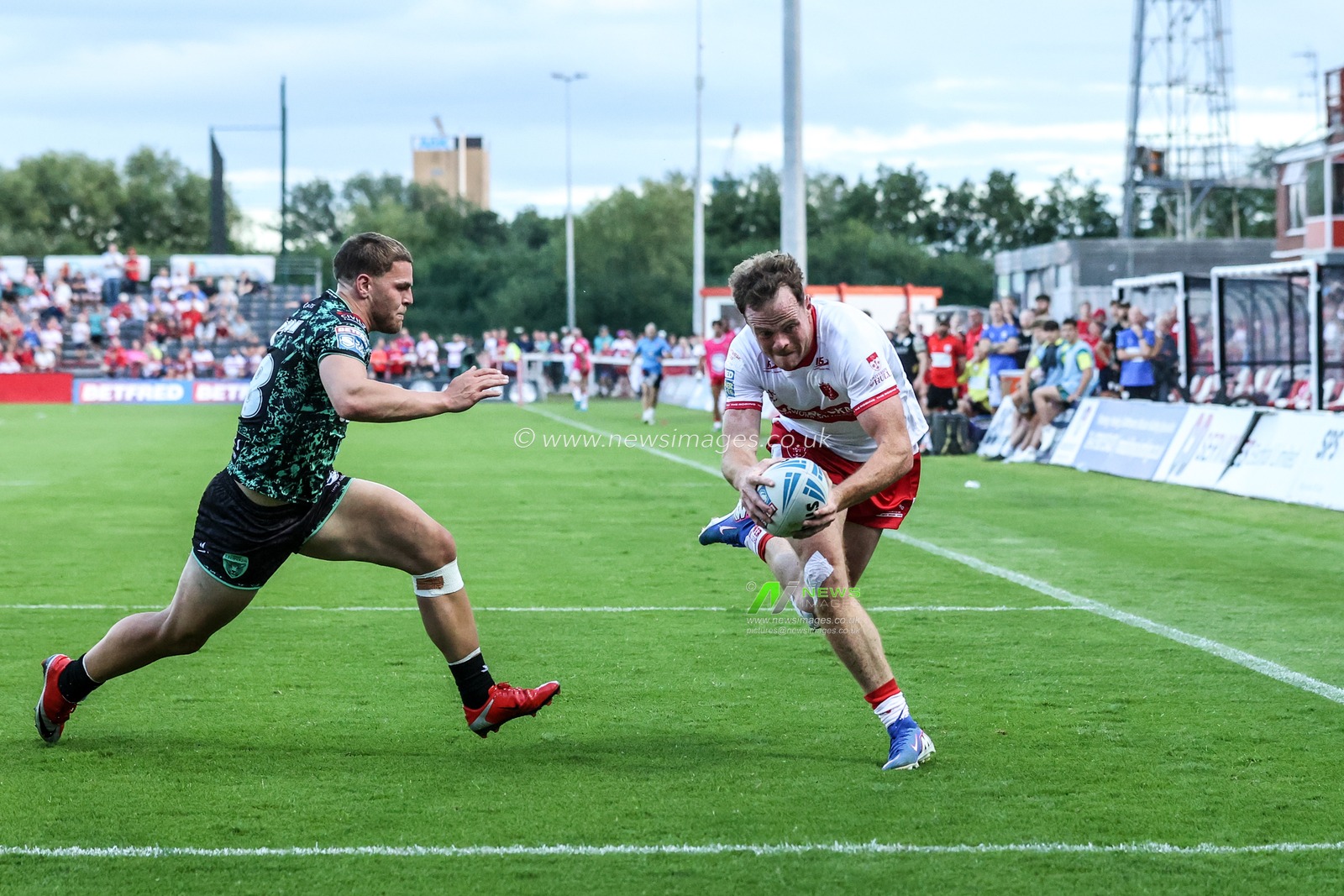 Joe Burgess of Hull KR goes over for a try during the Betfred Super League round 15 match Hull KR vs Leigh Leopards at Sewell Group Craven Park, Hull, United Kingdom on 19 June 2026

(Photo by Alfie Cosgrove/News Images)