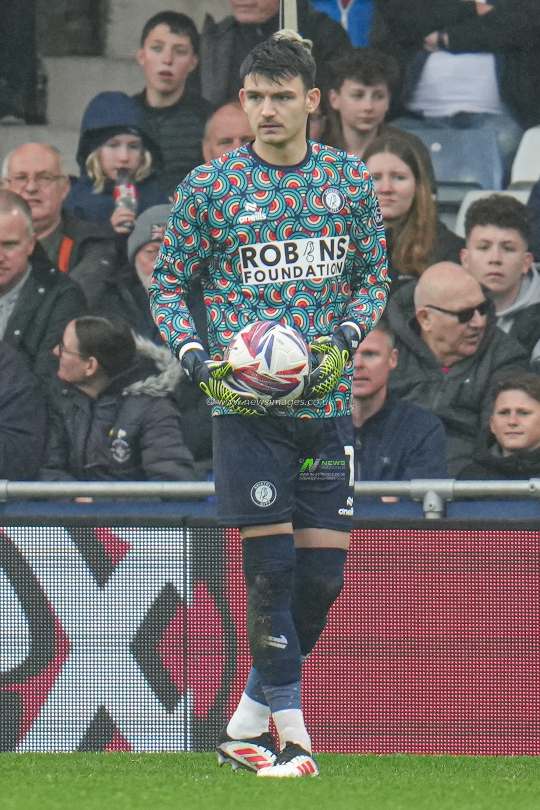 Max O'Leary of Bristol City during the Sky Bet Championship match Luton Town vs Bristol City at Kenilworth Road, Luton, United Kingdom, 21st April 2025

(Photo by Harvey Murphy/News Images)