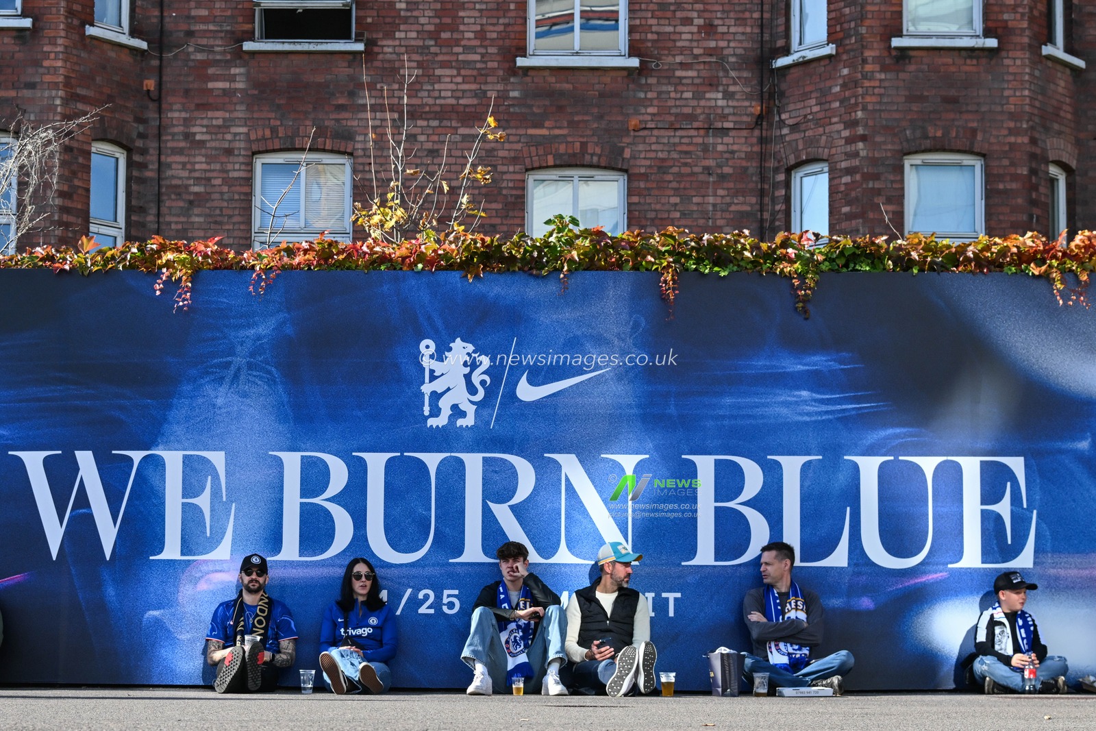 Chelsea fans arrive ahead of the Premier League match Chelsea vs Newcastle United at Stamford Bridge, London, United Kingdom, 27th October 2024

(Photo by Cody Froggatt/News Images)