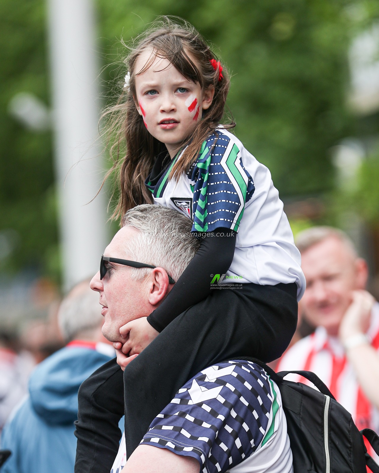 Young Sunderland fan on shoulders walking towards the stadium ahead of the Sky Bet Championship Playoff Final match Sheffield United vs Sunderland at Wembley Stadium, London, United Kingdom, 24th May 2025

(Photo by Izzy Poles/News Images)