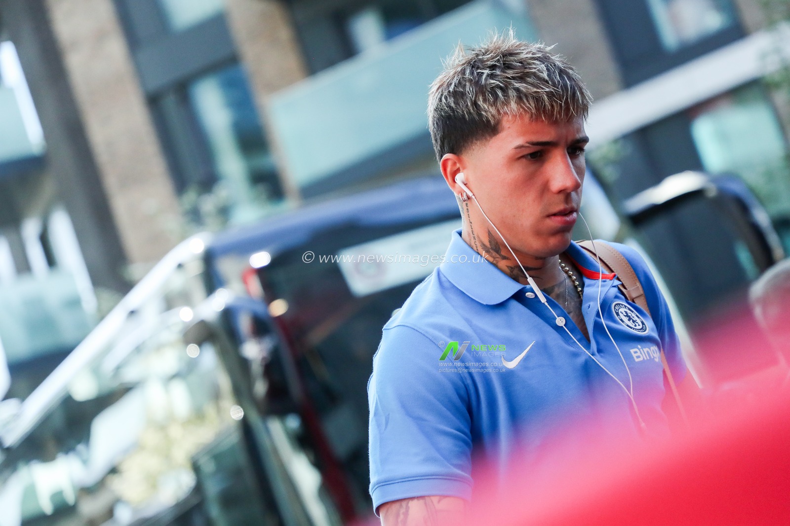 Enzo Fernandez of Chelsea arrives at The Gtech Community Stadium prior to during the Premier League match Brentford vs Chelsea at The Gtech Community Stadium, London, United Kingdom, 6th April 2025

(Photo by Izzy Poles/News Images)
