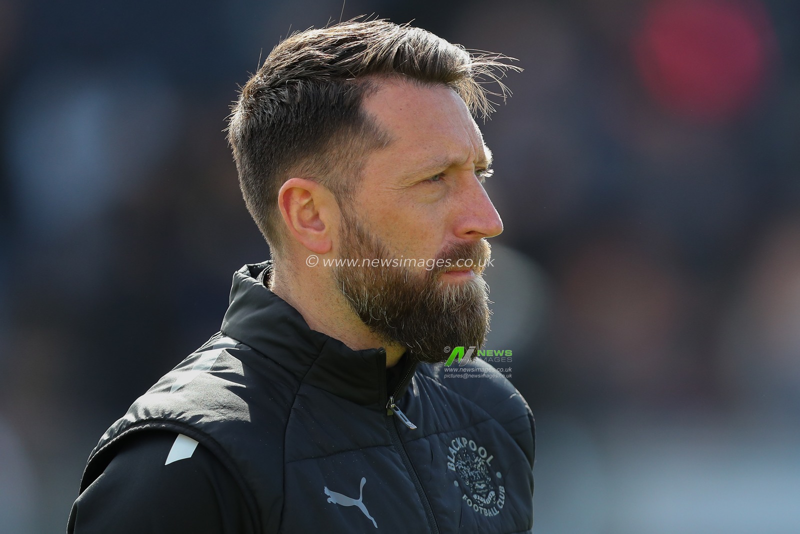 Stephen Dobbie interim head coach of Blackpool during the pre-game warm up ahead of the Sky Bet Championship match Luton Town vs Blackpool at Kenilworth Road, Luton, United Kingdom, 10th April 2023

(Photo by Gareth Evans/News Images)