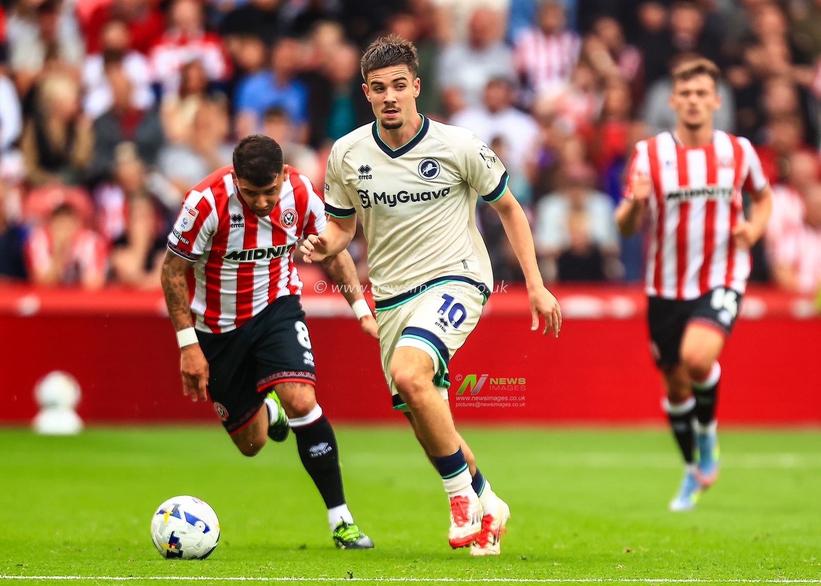 Camiel Neghli of Millwall breaks with the ball during the Sky Bet Championship match Sheffield United vs Millwall at Bramall Lane, Sheffield, United Kingdom, 23rd August 2025

(Photo by Richard Bierton/News Images)
