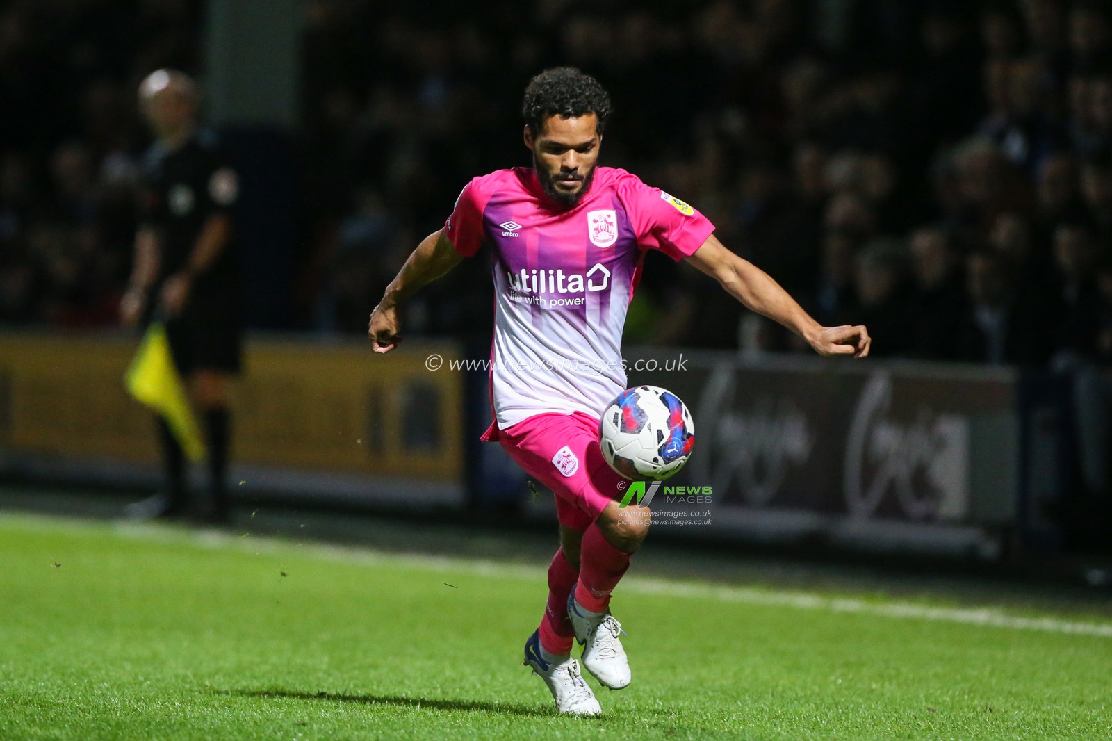 Duane Holmes #19 of Huddersfield Town on the ball during the Sky Bet Championship match Queens Park Rangers vs Huddersfield Town at Kiyan Prince Foundation Stadium, London, United Kingdom, 8th November 2022

(Photo by Arron Gent/News Images)