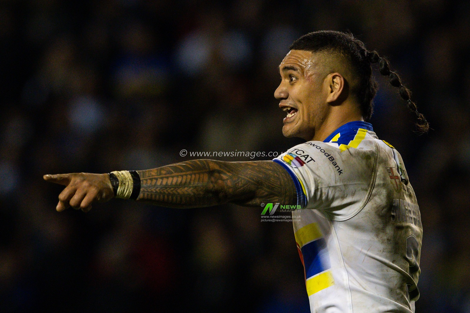 Pete Mataâ€™utia #3 of Warrington Wolves gives his team instructions during the Betfred Super League Round 1 match Warrington Wolves vs Leeds Rhinos at Halliwell Jones Stadium, Warrington, United Kingdom, 16th February 2023

(Photo by Craig Thomas/News Images)