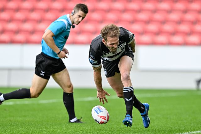 Ben Reynolds of Hull FC goes over for a try to make it 4-4 during the Betfred Super League Round 16 match Salford Red Devils vs Hull FC at Salford Community Stadium, Eccles, United Kingdom, 7th July 2024

(Photo by Cody Froggatt/News Images)