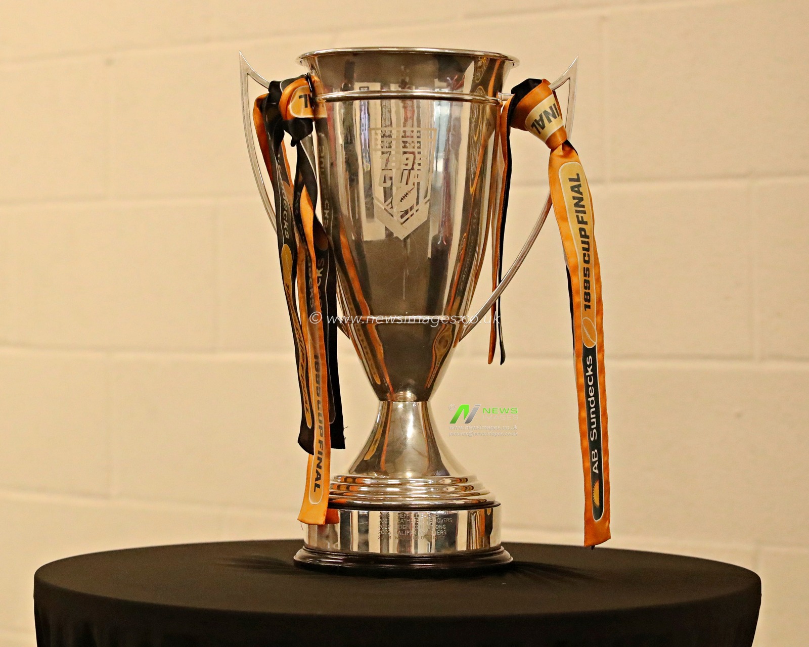 The AB Sundecks 1895 Cup on display before the Betfred Championship match York City Knights vs Featherstone Rovers at LNER Community Stadium, York, United Kingdom, 29th June 2025

(Photo by Sam Eaden/News Images)