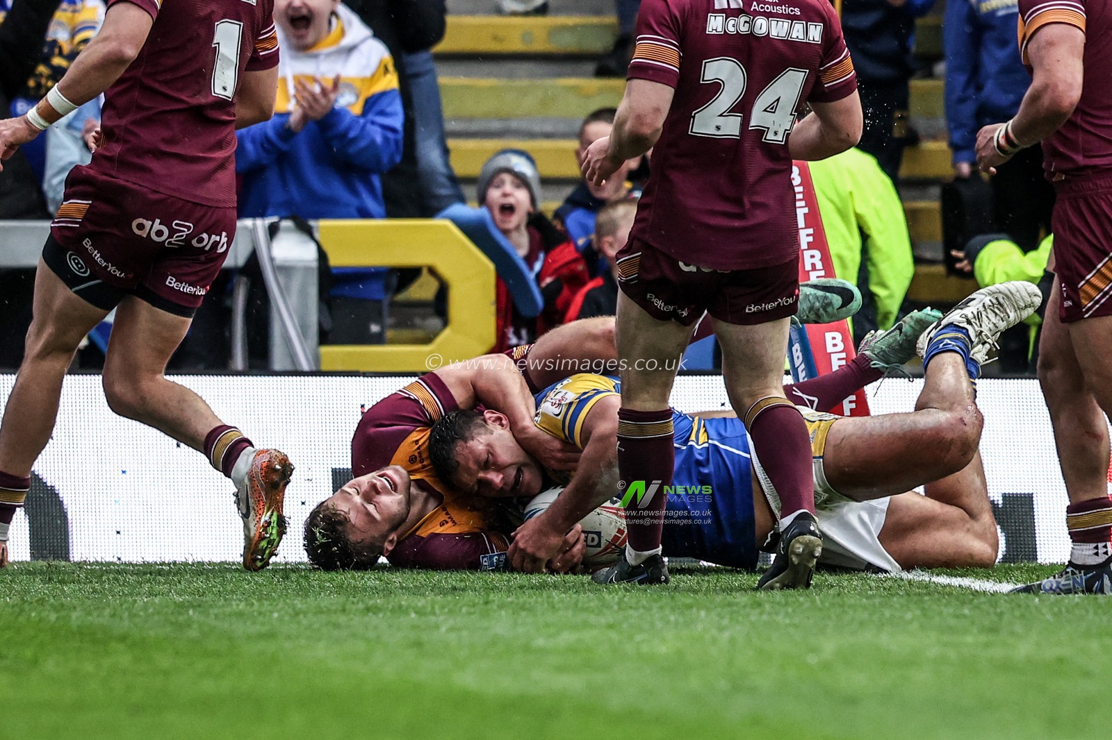 Ryan Hall of Leeds Rhinos goes over for a try during the Betfred Super League Round 8 match Leeds Rhinos vs Huddersfield Giants at Headingley Stadium, Leeds, United Kingdom, 18th April 2025

(Photo by Alfie Cosgrove/News Images)