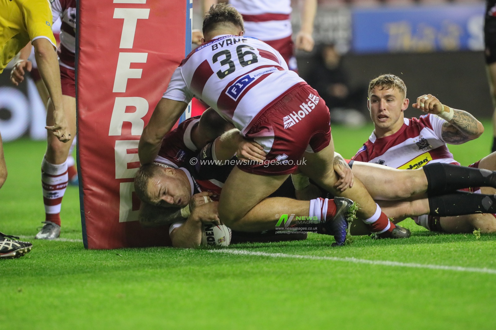 4th October 2019, DW Stadium, Wigan, England; Betfred Super League Semi Final, Wigan Warriors v Salford Red Devils : Joey Lussick (14) of Salford Red Devils goes over for a try 

Credit: Mark Cosgrove/News Images