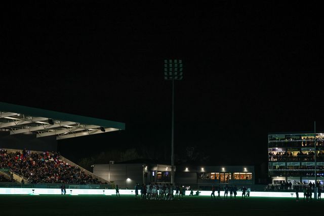 The floodlights fail mid game during the Betfred Challenge Cup round 4 match Wakefield Trinity vs Leeds Rhinos at DIY Kitchens Stadium, Wakefield, United Kingdom on 13 March 2026

(Photo by Mark Cosgrove/News Images)