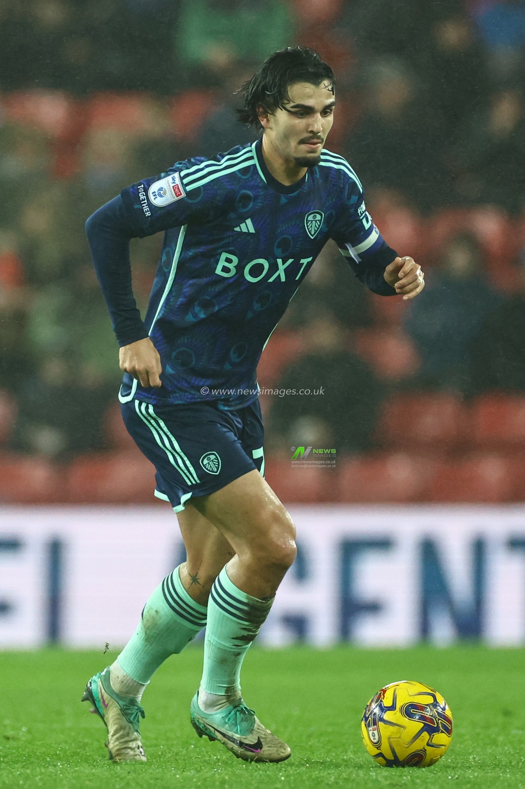 Pascal Struijk #21 of Leeds United during the Sky Bet Championship match Sunderland vs Leeds United at Stadium Of Light, Sunderland, United Kingdom, 12th December 2023

(Photo by Mark Cosgrove/News Images)