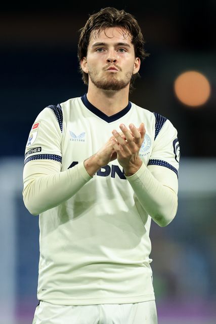 Leo Castledine of Middlesbrough claps fans after 1-1 draw during the Sky Bet Championship match Burnley vs Middlesbrough at Turf Moor, Burnley, United Kingdom on 02 September 2026

(Photo by Jorge Horsted/News Images)