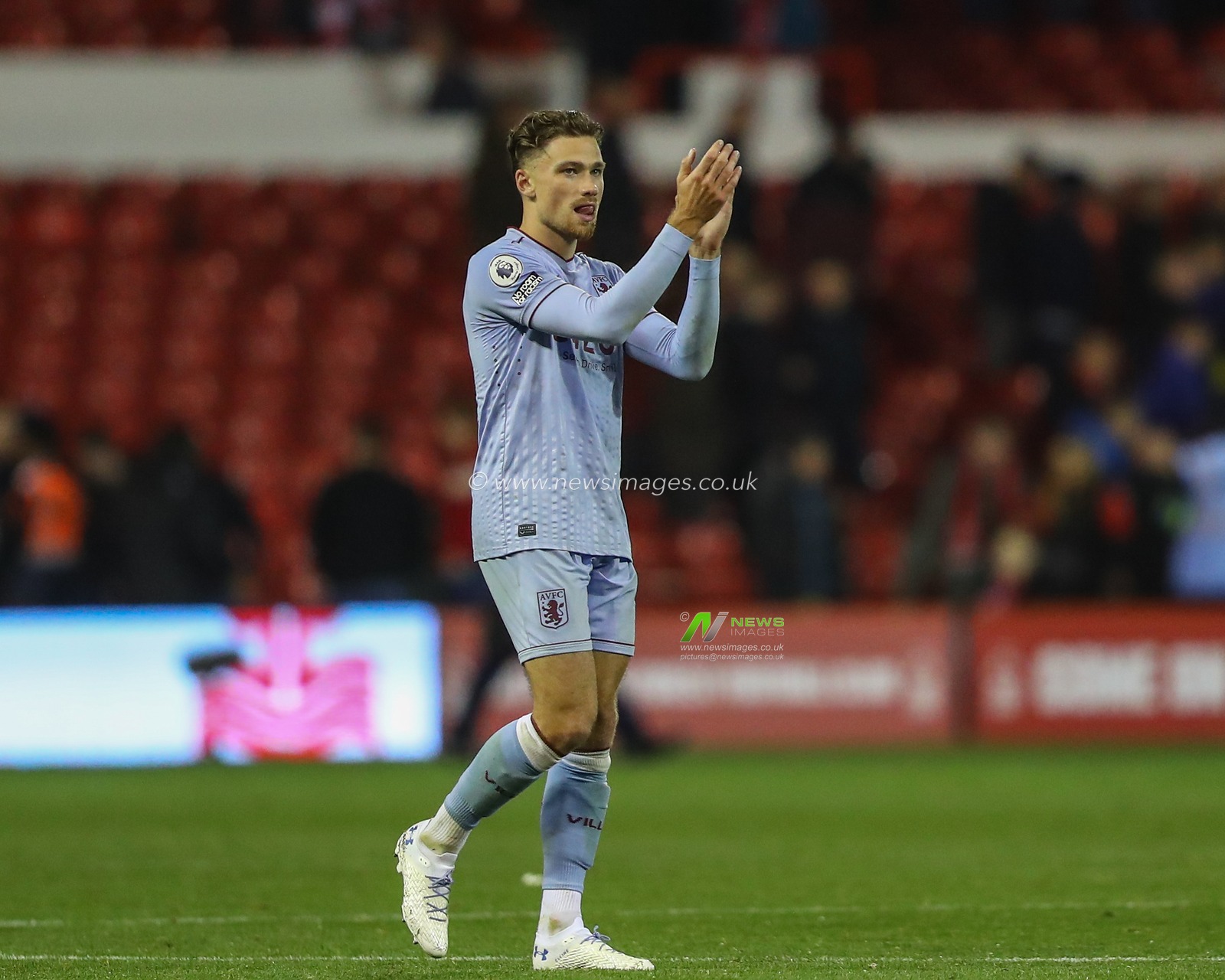 Matty Cash #2 of Aston Villa applauds his former fans during the Premier League match Nottingham Forest vs Aston Villa at City Ground, Nottingham, United Kingdom, 10th October 2022

(Photo by Gareth Evans/News Images)