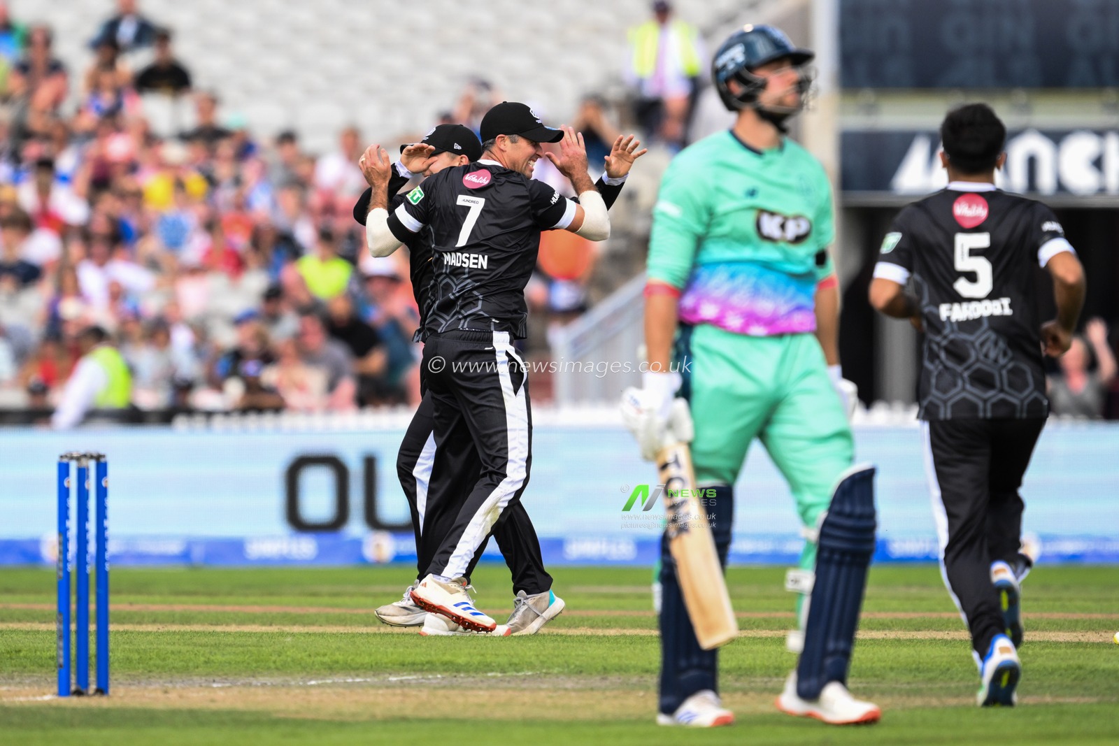 Wayne Madsen of Manchester Originals celebrates the dismissal of Will Jacks of Oval Invincibles during the The Hundred match Manchester Originals vs Oval Invincibles at Old Trafford, Manchester, United Kingdom, 6th August 2024

(Photo by Craig Thomas/News Images)
